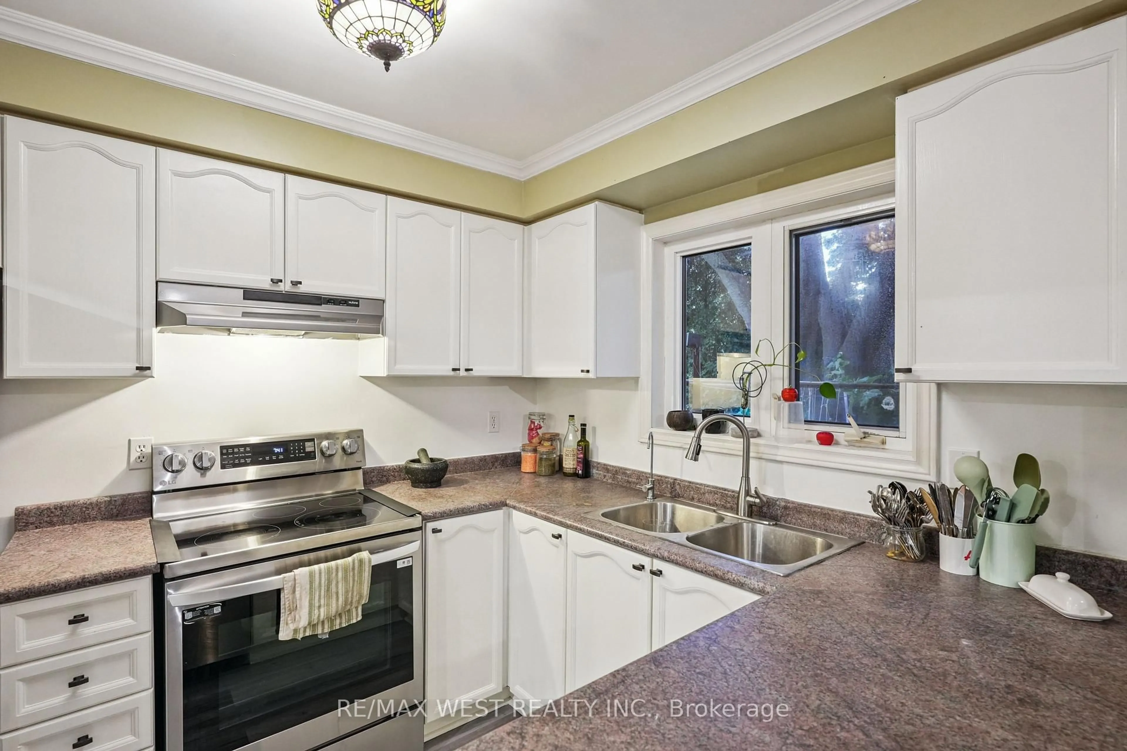 Standard kitchen, unknown for 6157 Kingston Rd #23, Toronto Ontario M1C 4Z3