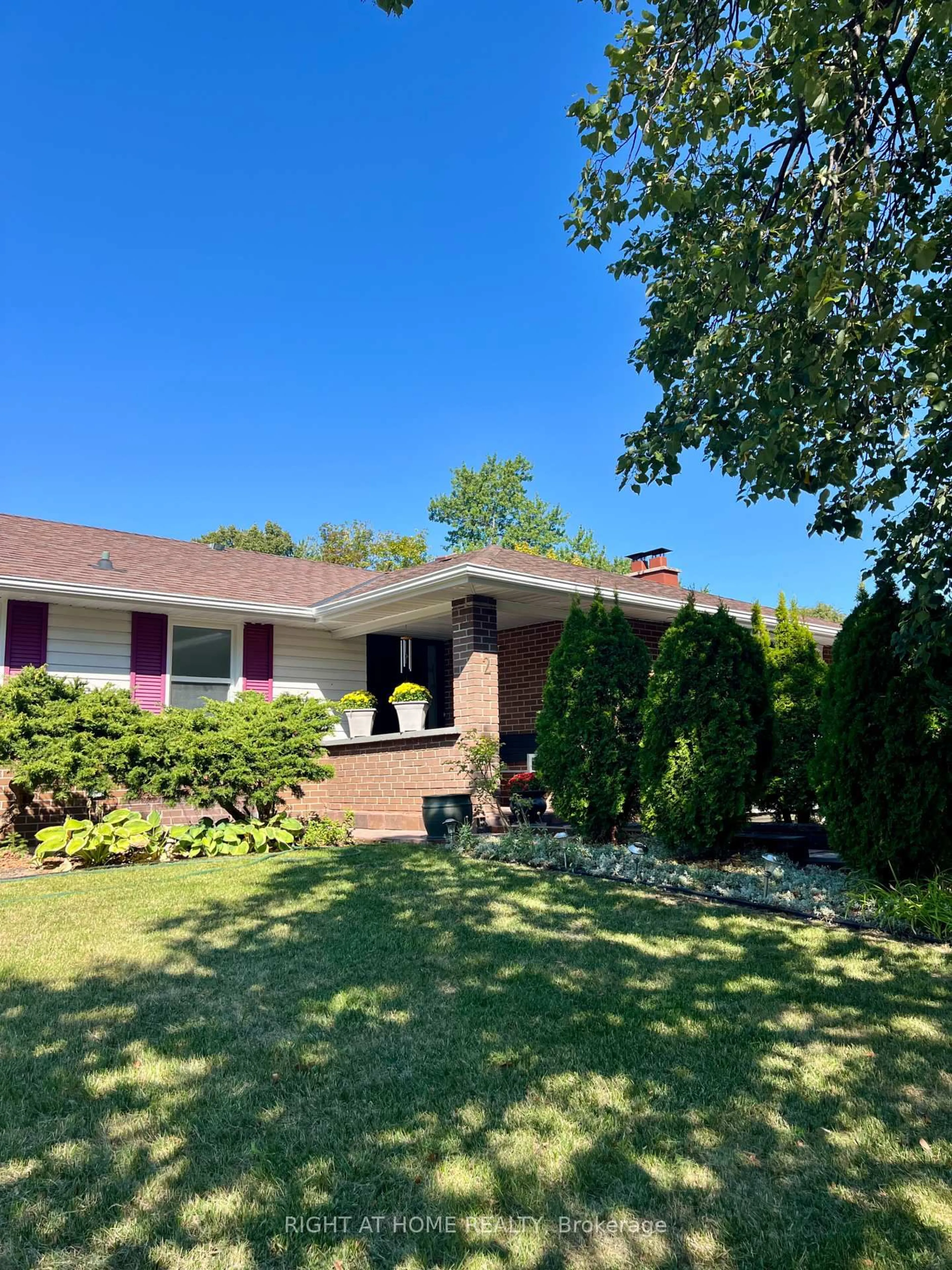 Home with vinyl exterior material, street for 2 Richbourne Crt, Toronto Ontario M1T 1T6