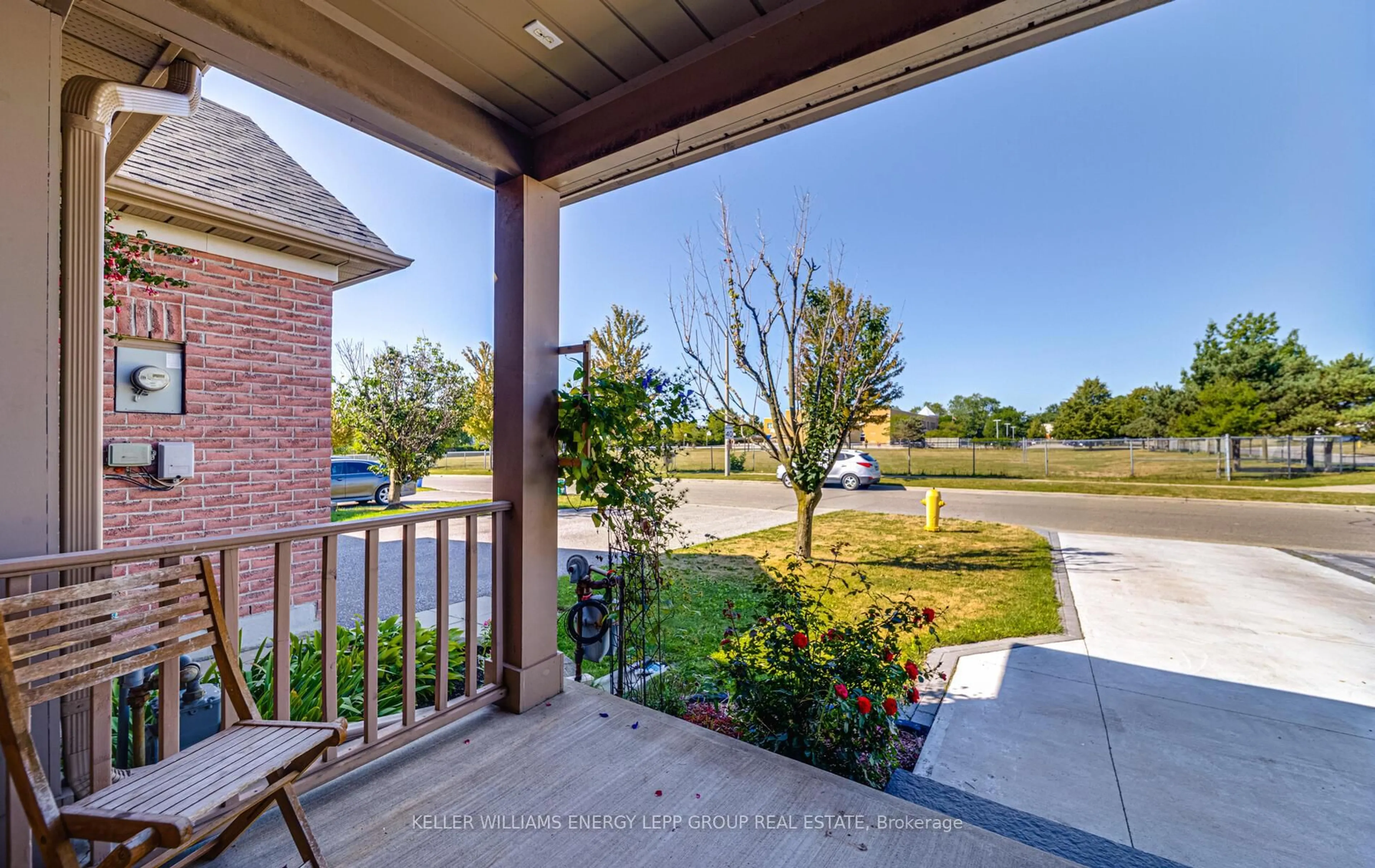 Patio, street for 1023 Tilbury St, Oshawa Ontario L1H 8W3