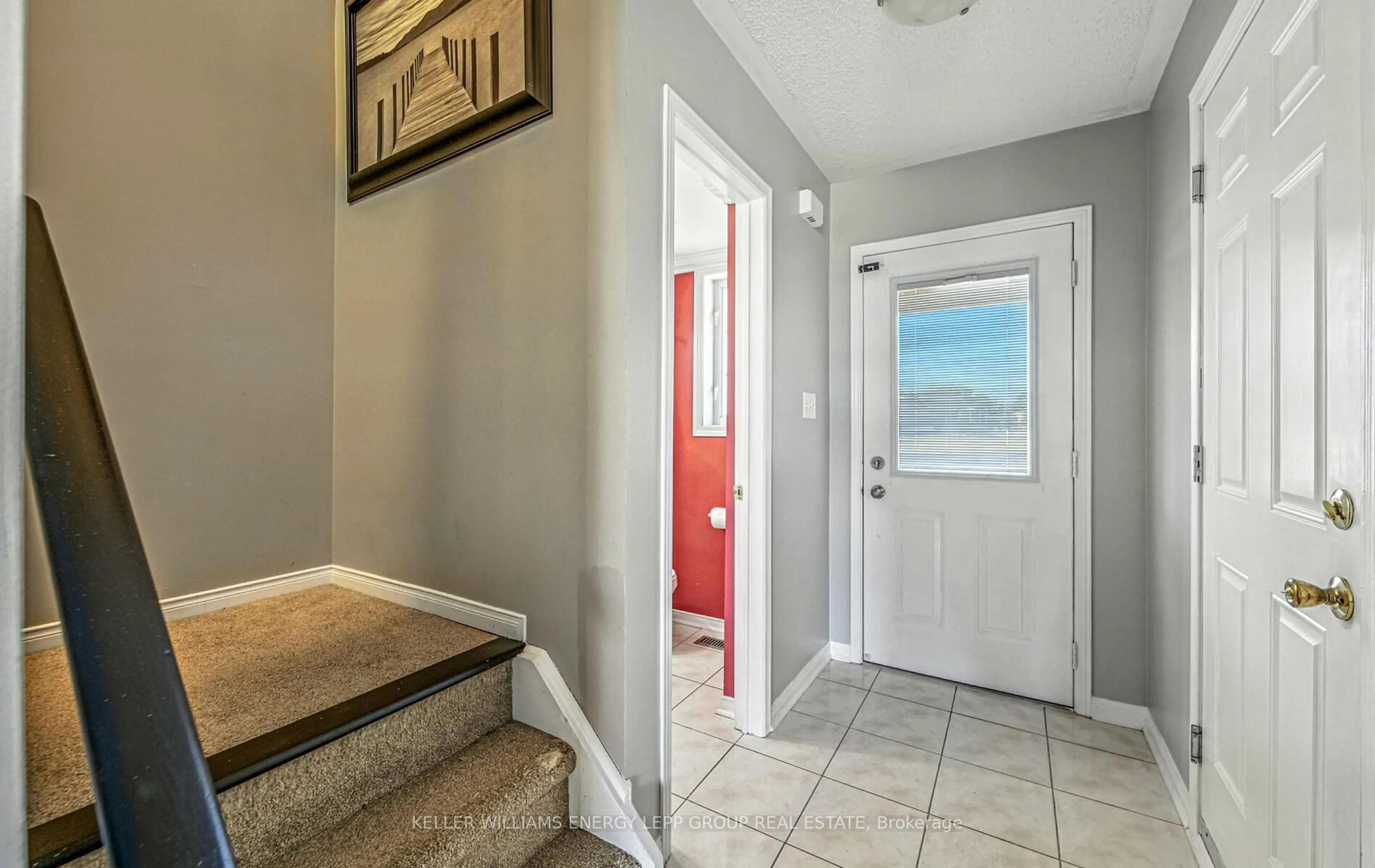Indoor entryway for 1023 Tilbury St, Oshawa Ontario L1H 8W3