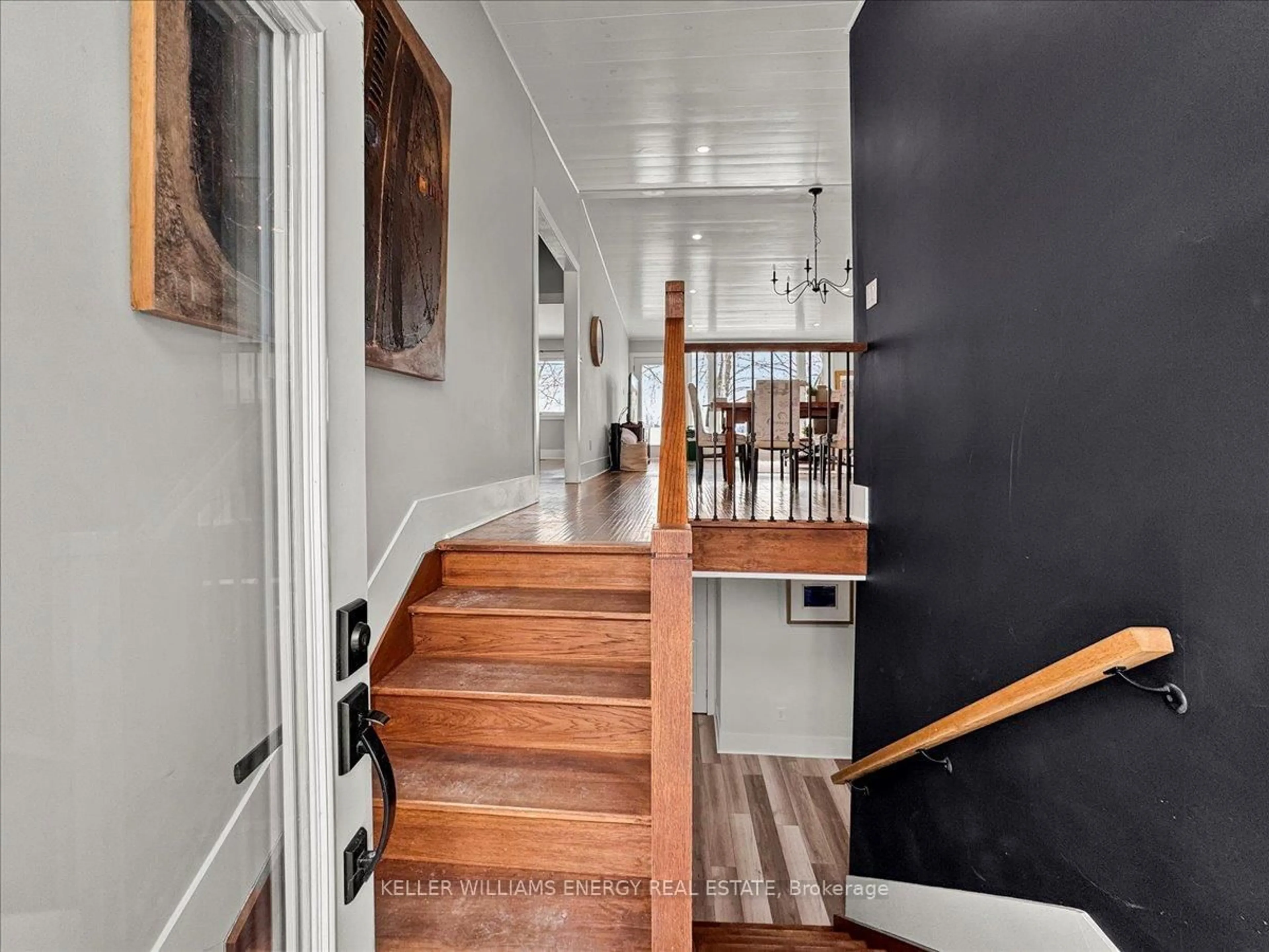 Indoor entryway for 2370 Bruce Rd, Scugog Ontario L0C 1G0