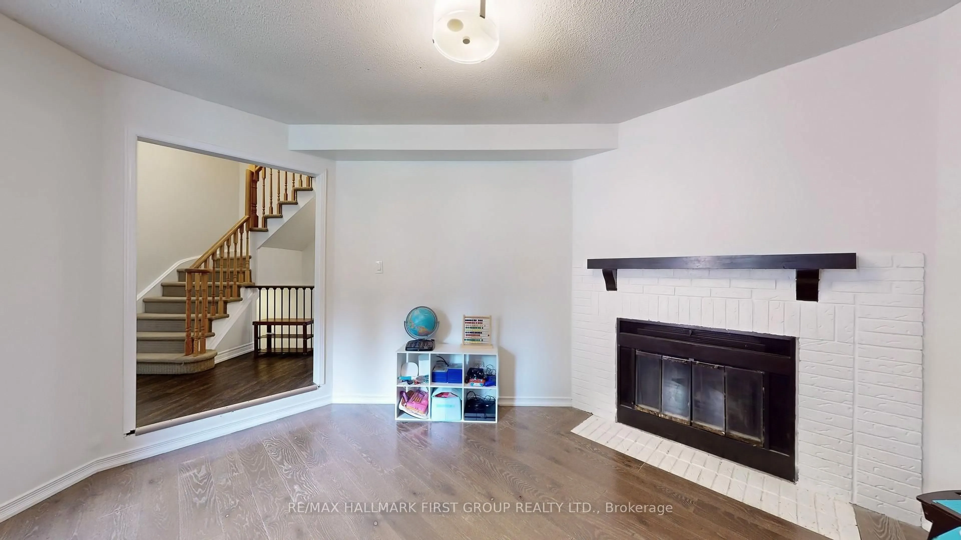 Unknown for 54 Davies Cres, Whitby Ontario L1N 8X5