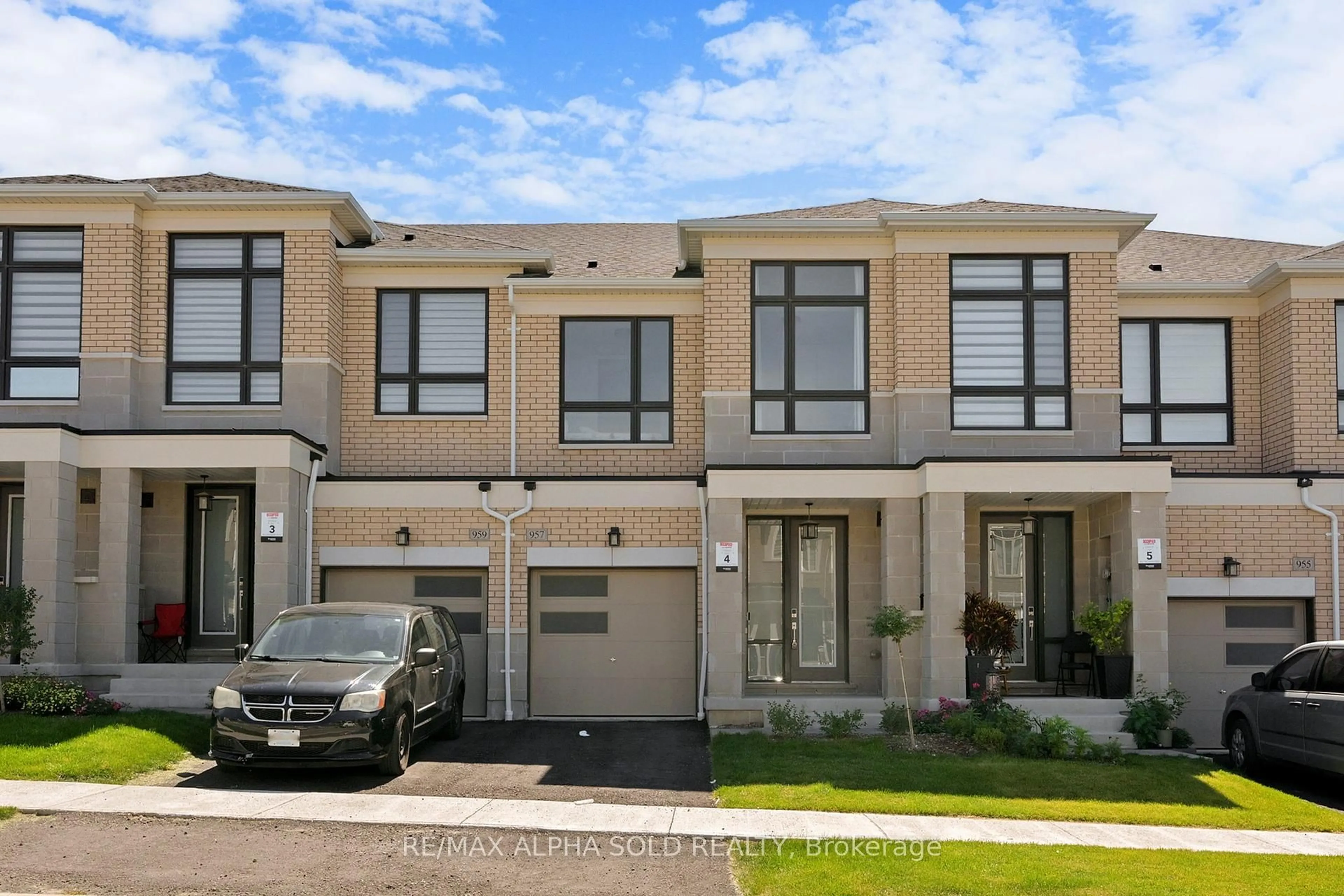 Home with brick exterior material, street for 957 Grosbeak Tr, Pickering Ontario L1X 0P6
