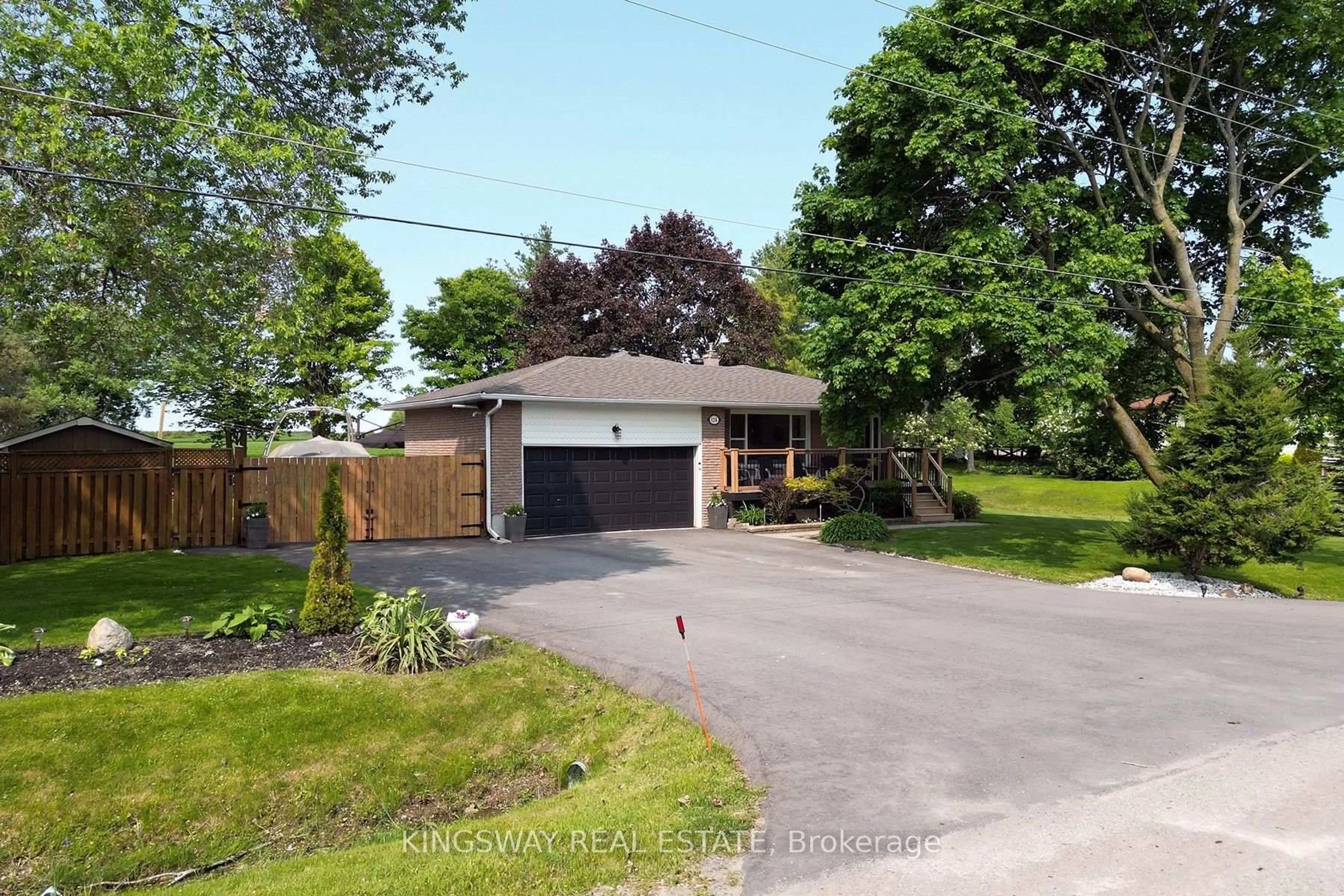 A pic from outside/outdoor area/front of a property/back of a property/a pic from drone, street for 124 Greensboro Dr, Scugog Ontario L0B 1B0