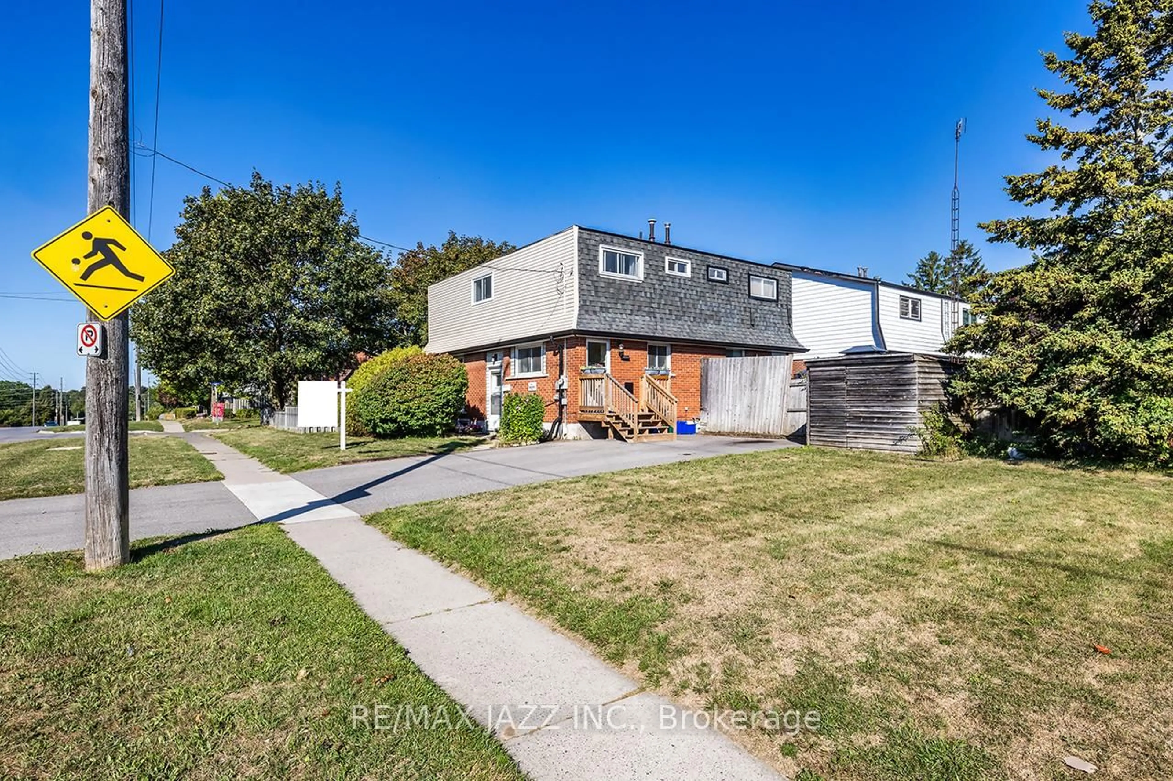 Home with brick exterior material, street for 261 Vancouver St, Oshawa Ontario L1J 5X7