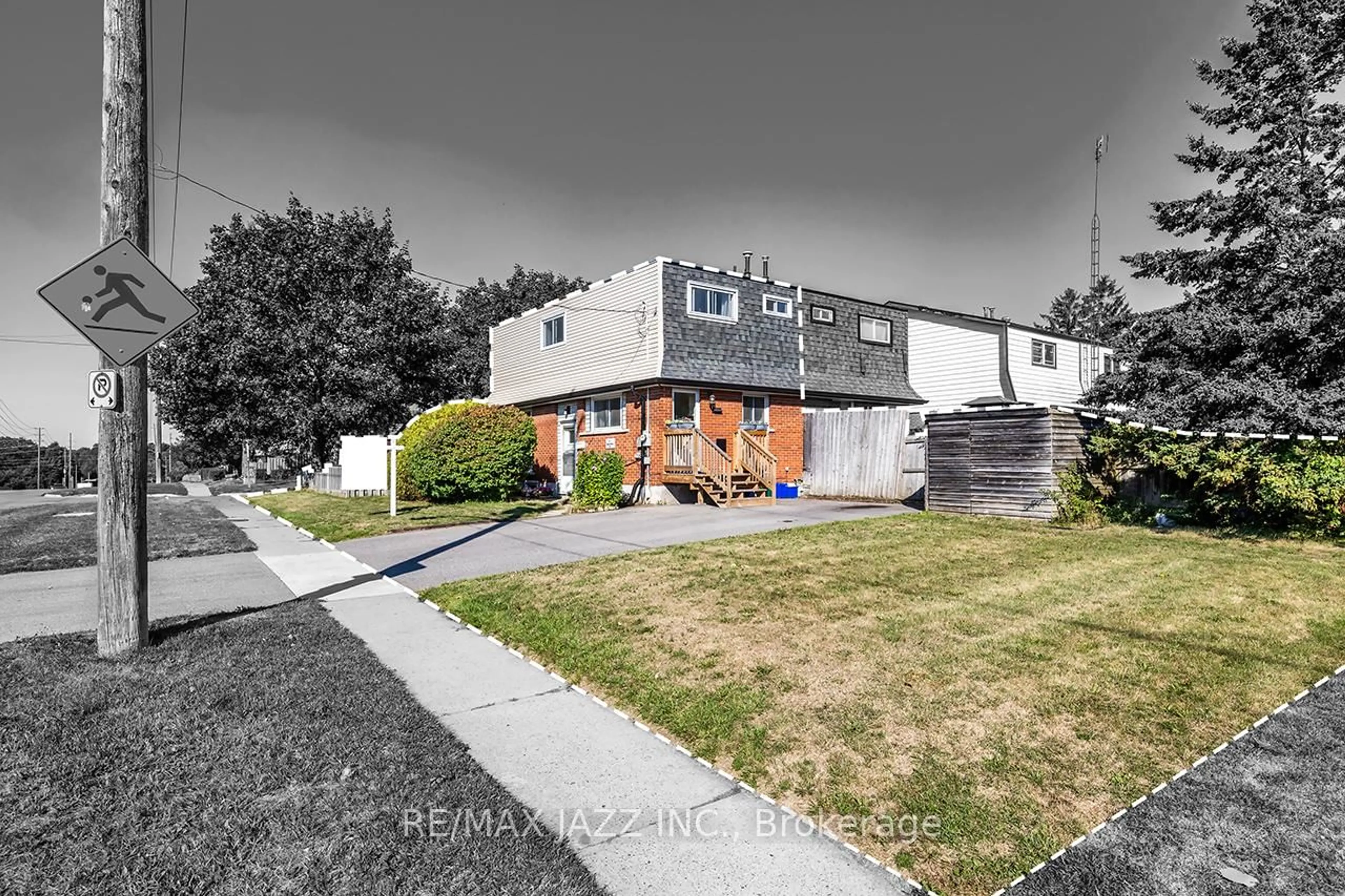 Unknown for 261 Vancouver St, Oshawa Ontario L1J 5X7