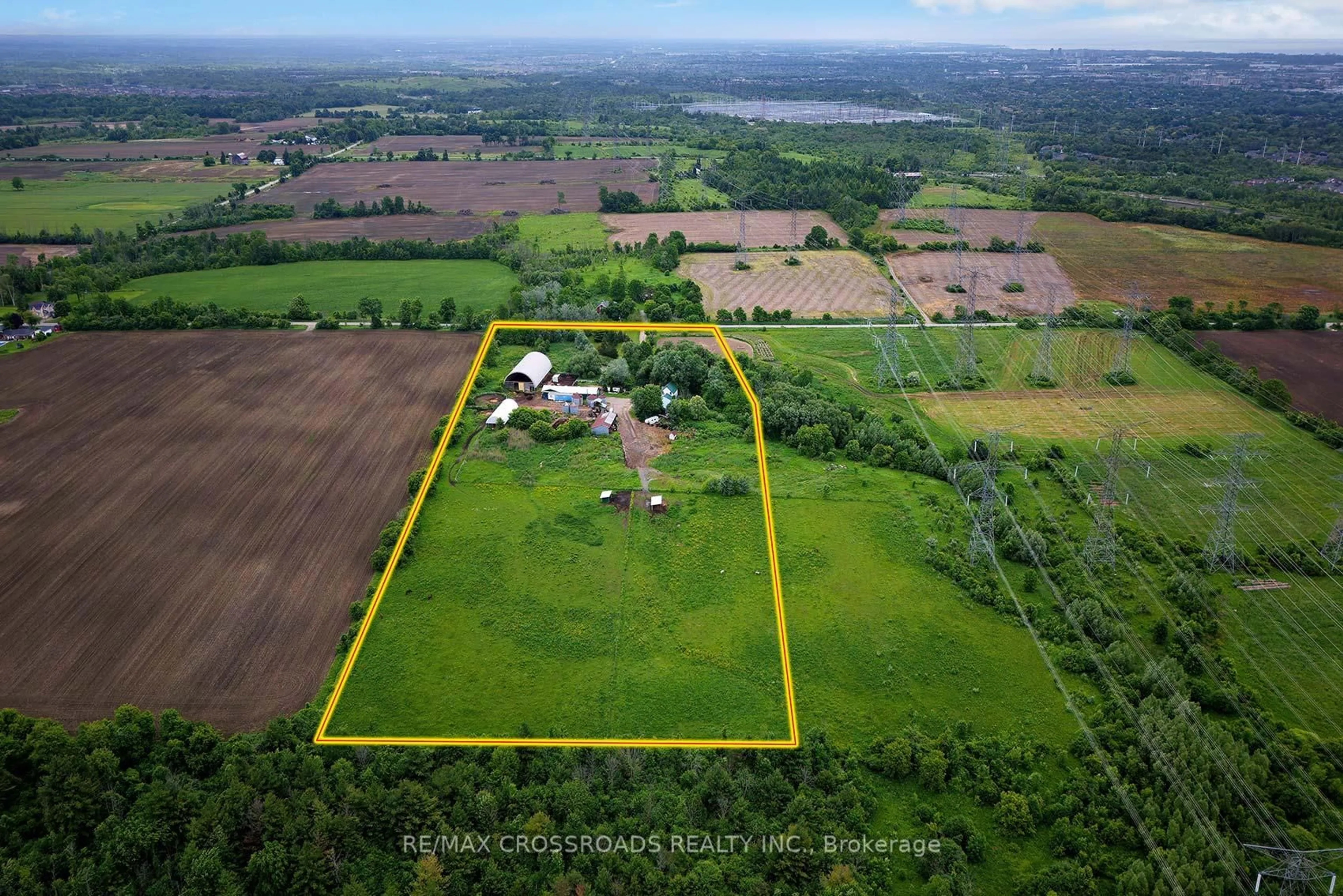 A pic from outside/outdoor area/front of a property/back of a property/a pic from drone, building for 2300 Rosebank Rd, Pickering Ontario L1X 2R5