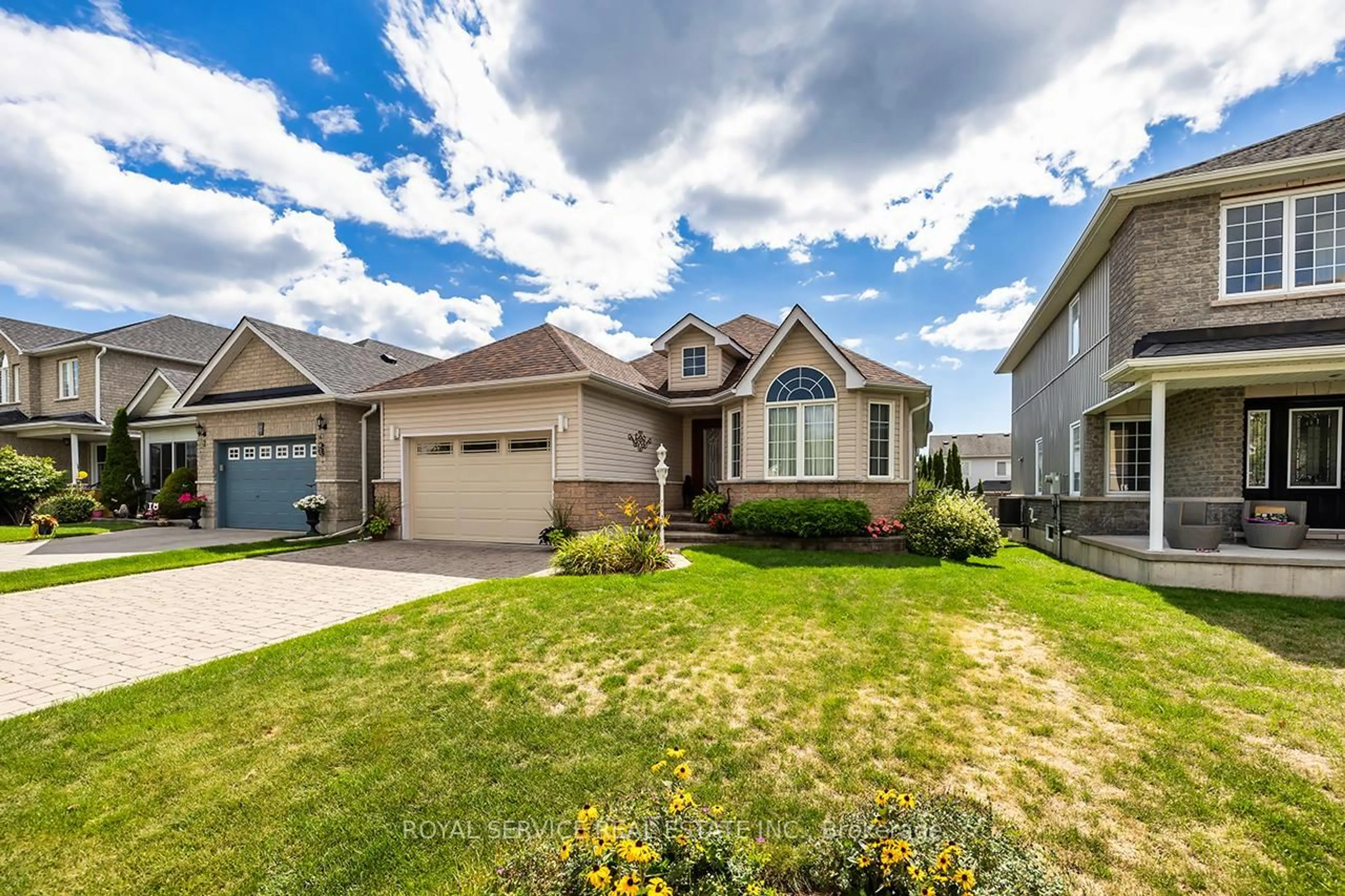 Home with vinyl exterior material, street for 15 Bloom Ave, Clarington Ontario L1B 1N8