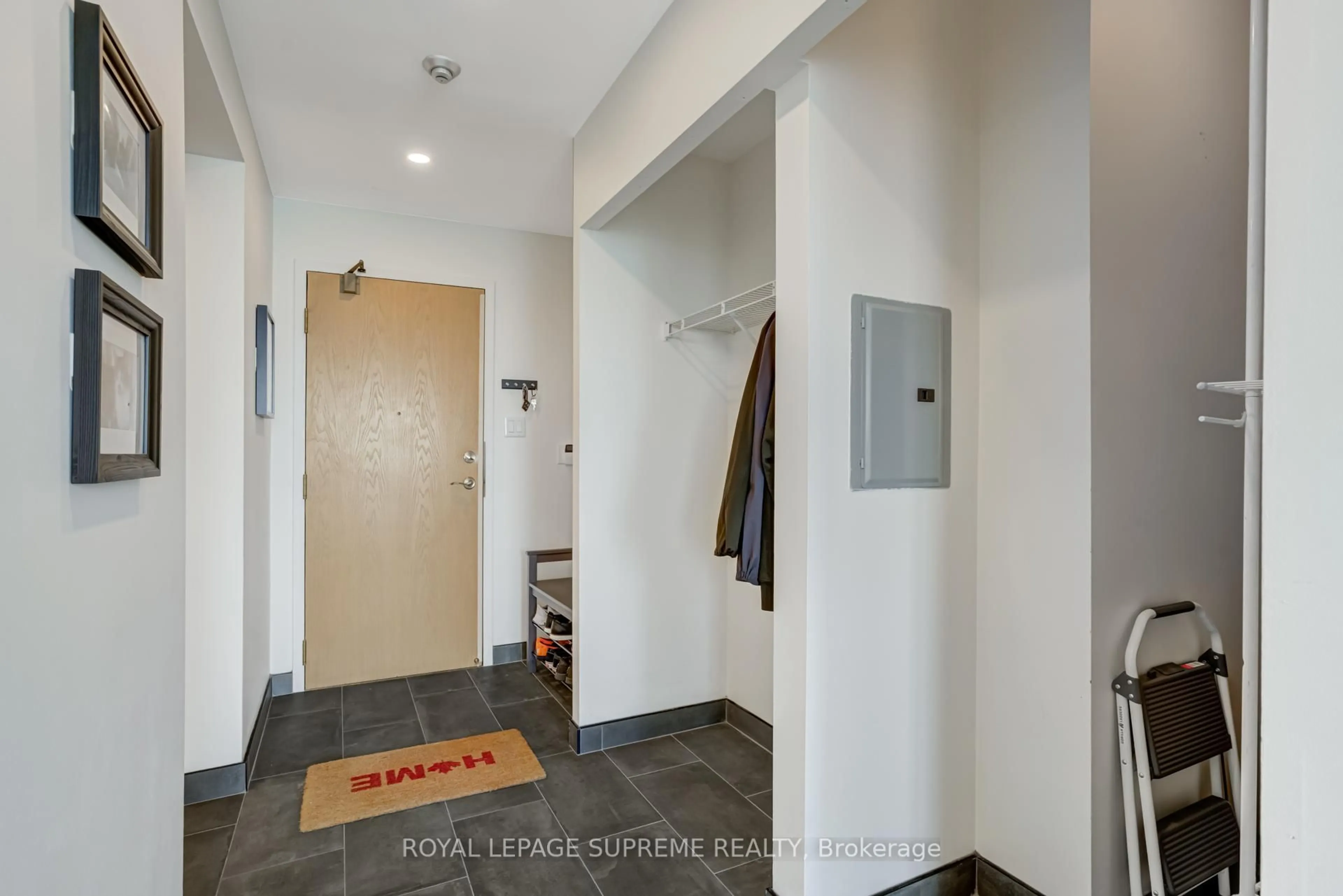 Indoor foyer for 1 GREYSTONE WALK Dr #PH83, Toronto Ontario M1K 5J3