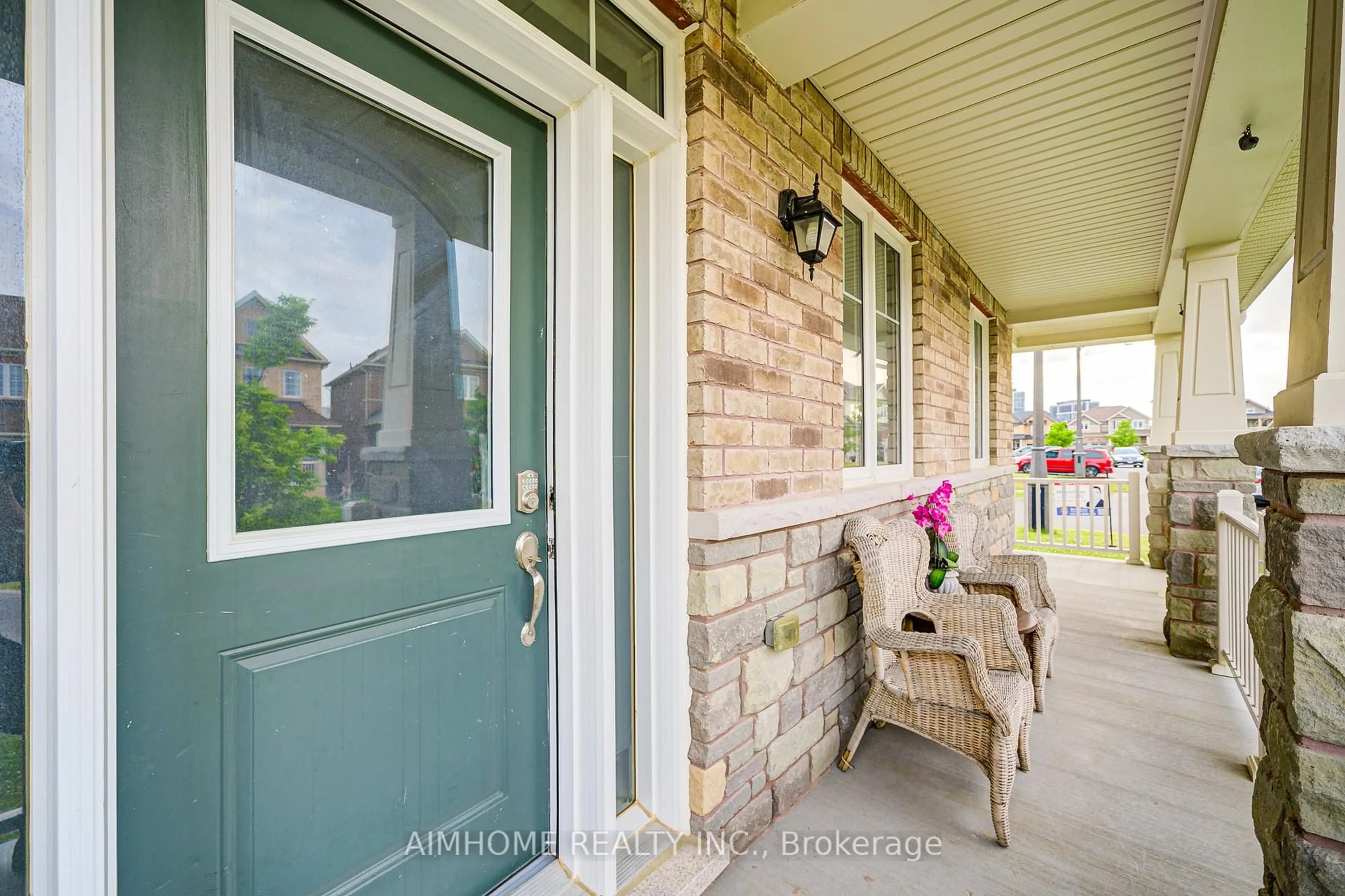Indoor entryway for 2383 Dobbinton St, Oshawa Ontario L1L 0L4