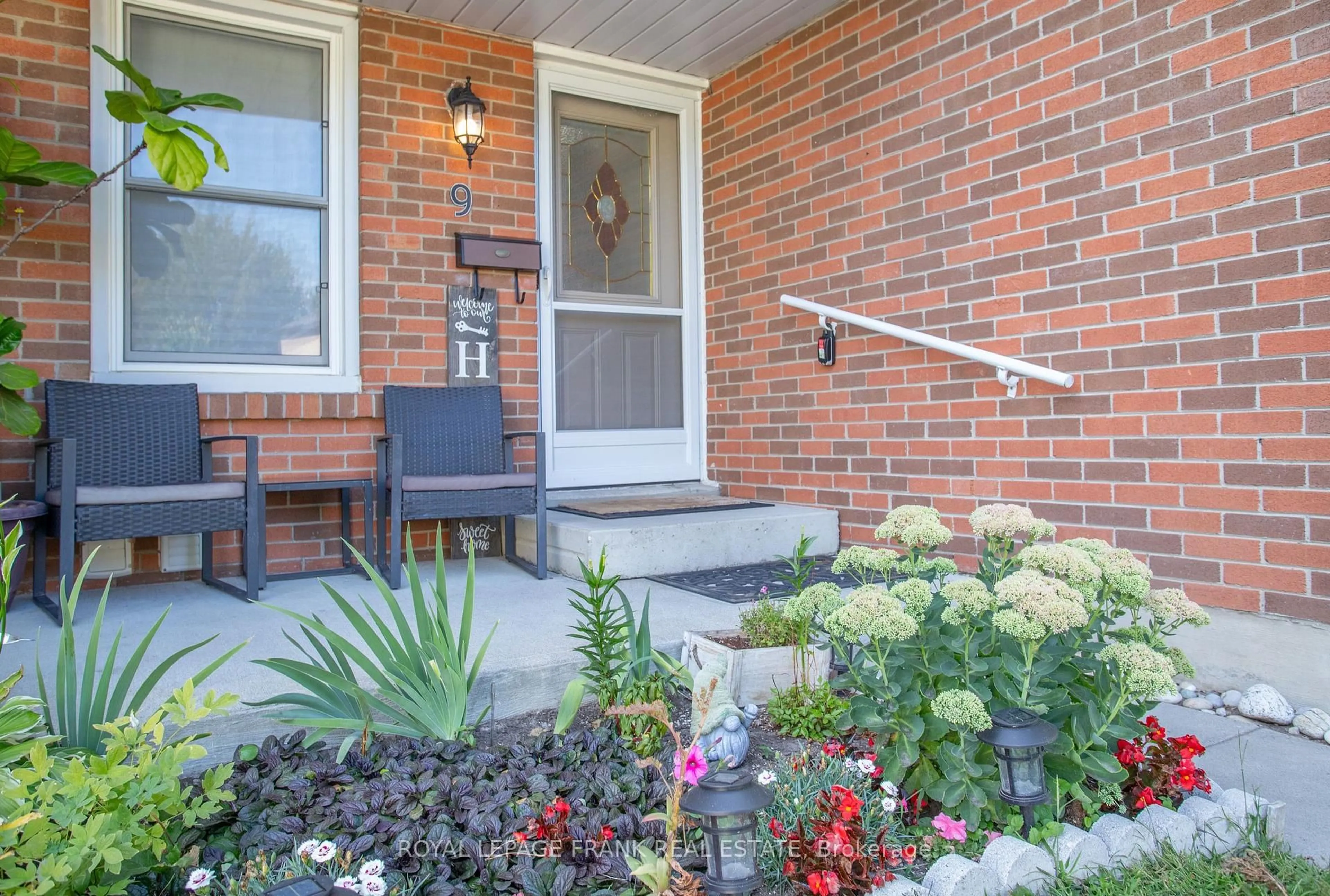Unknown for 1055 Central Park Blvd #9, Oshawa Ontario L1G 7M4