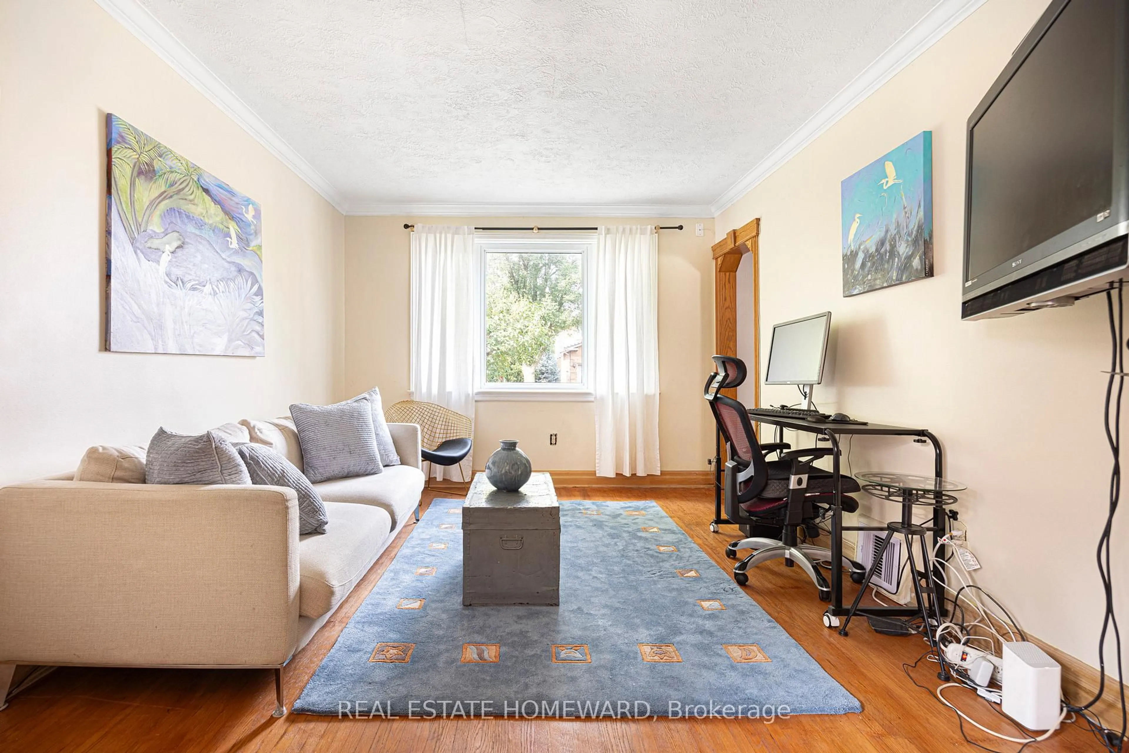 Living room with furniture, unknown for 121 Sandown Ave, Toronto Ontario M1N 3W6