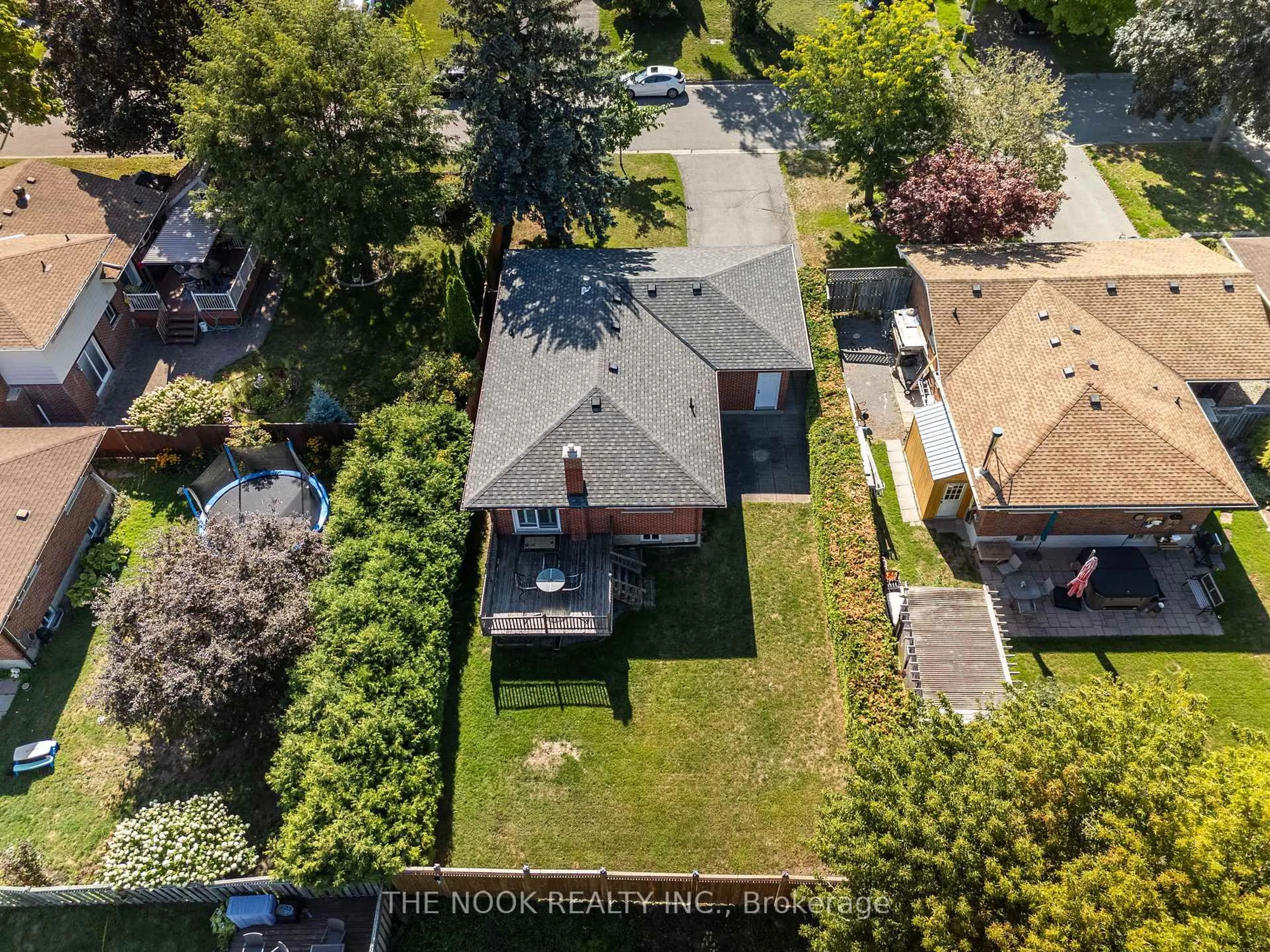 A pic from outside/outdoor area/front of a property/back of a property/a pic from drone, street for 397 Holcan Ave, Oshawa Ontario L1G 5X5