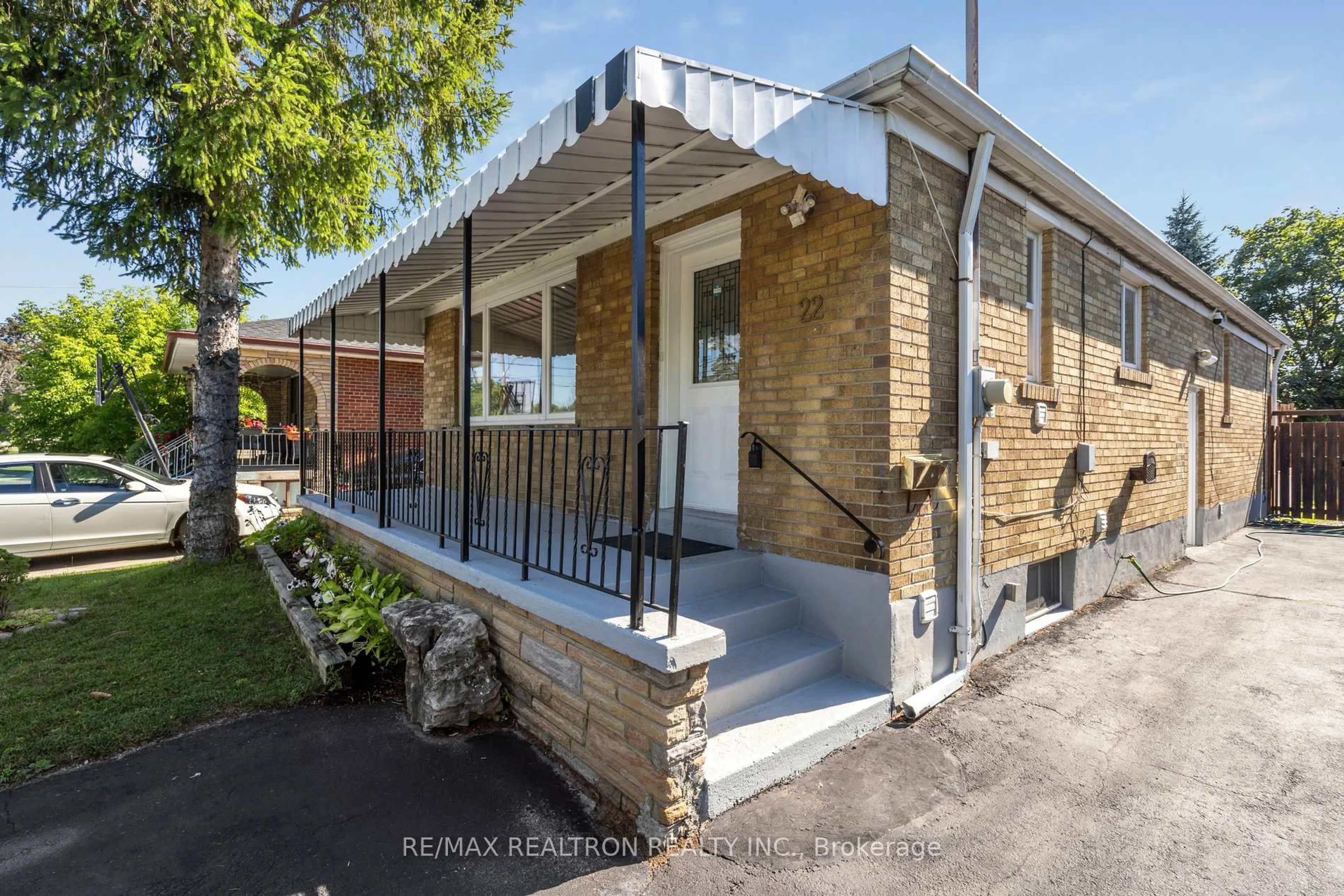 Patio, street for 22 Citadel Dr, Toronto Ontario M1K 4S4