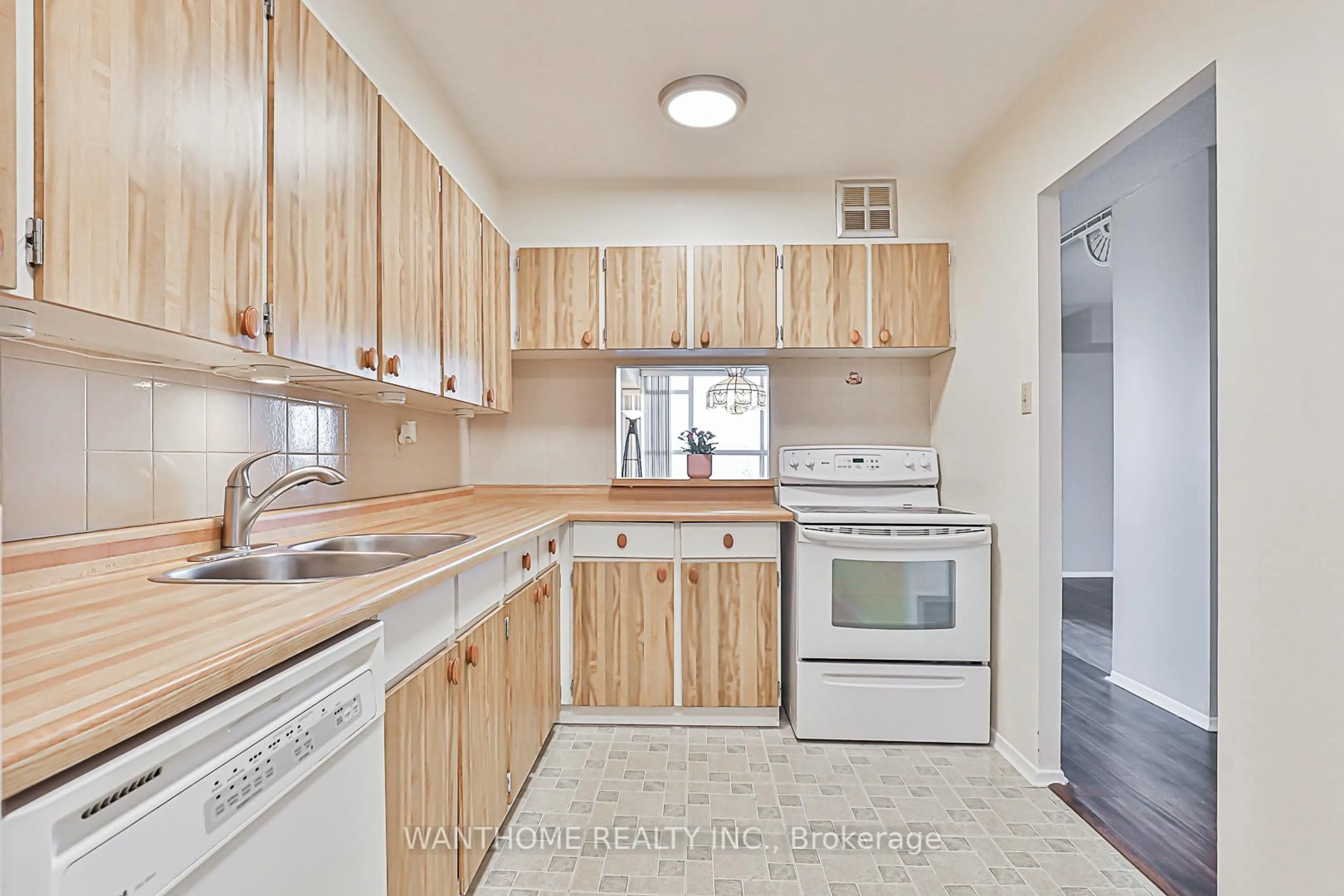 Standard kitchen, unknown for 2365 Kennedy Rd #801, Toronto Ontario M1T 3S6