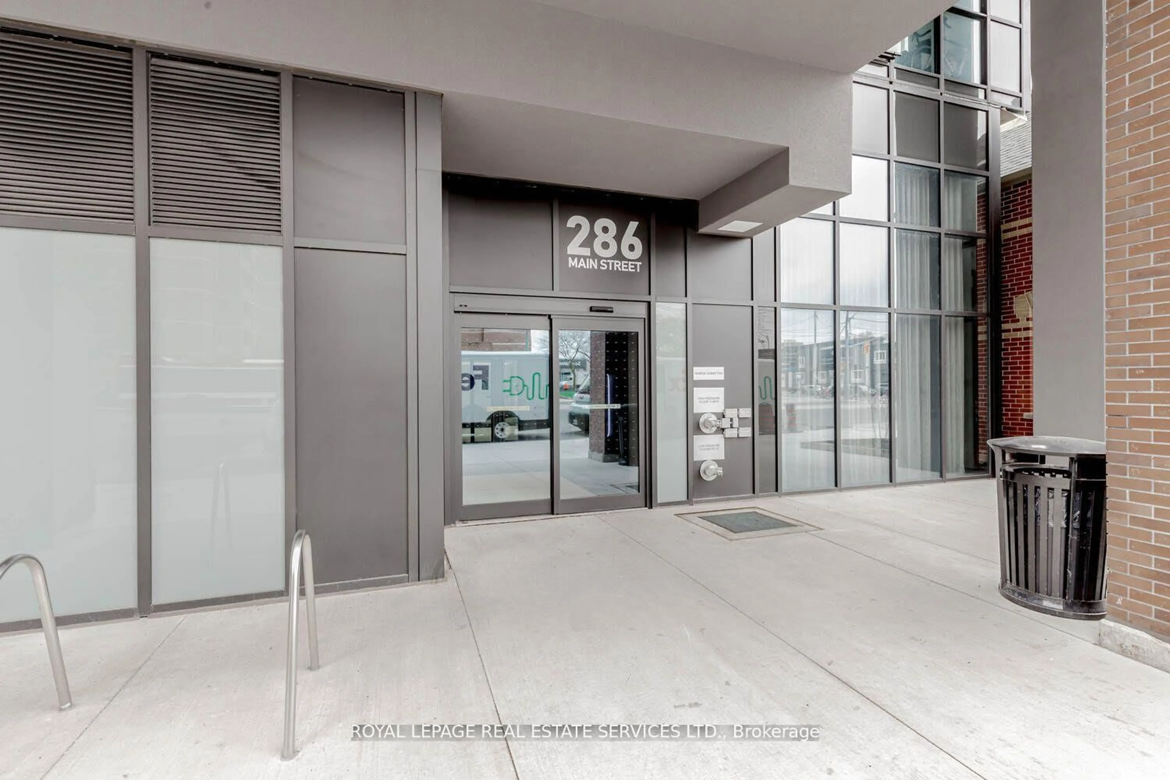 Indoor foyer for 286 Main St #2604, Toronto Ontario M4C 0B3