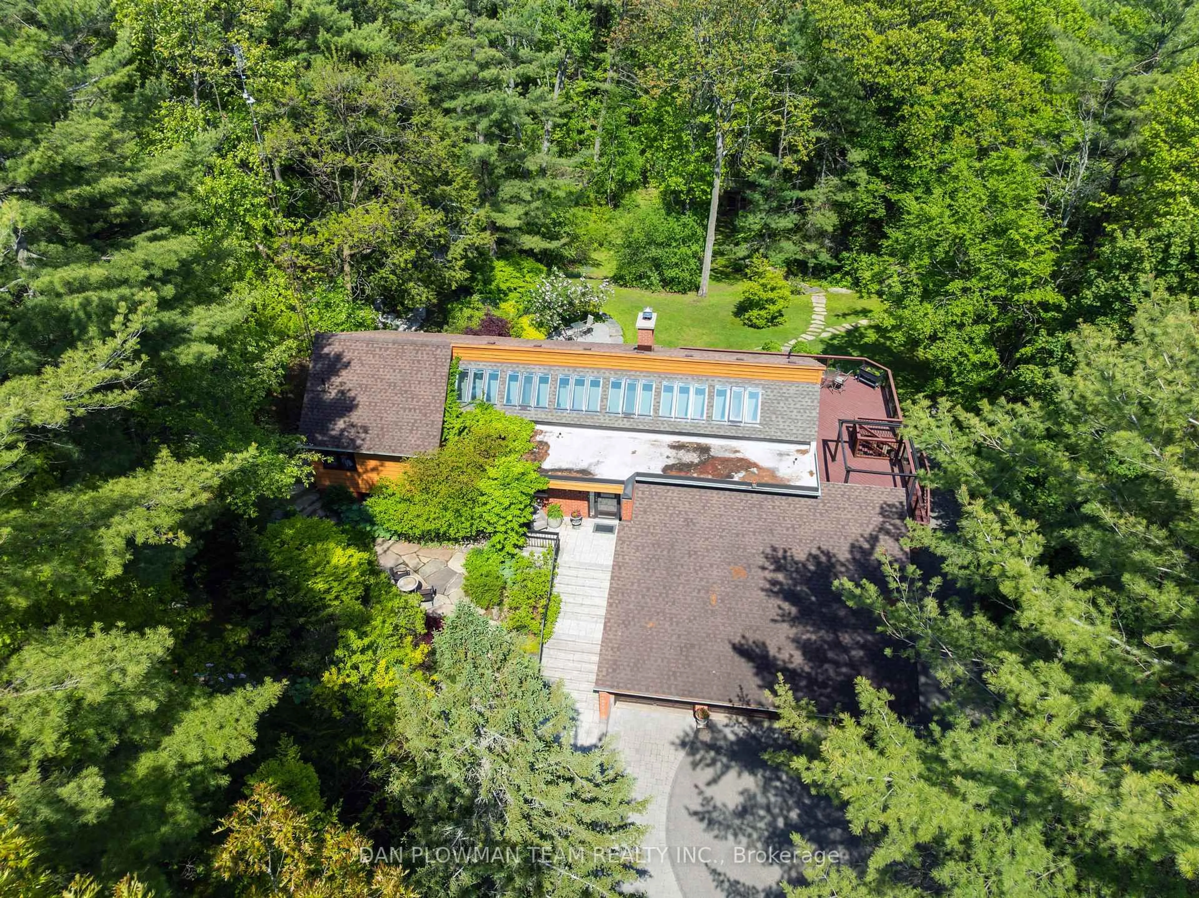 A pic from outside/outdoor area/front of a property/back of a property/a pic from drone, unknown for 5 Sumac Rd, Clarington Ontario L0B 1B0