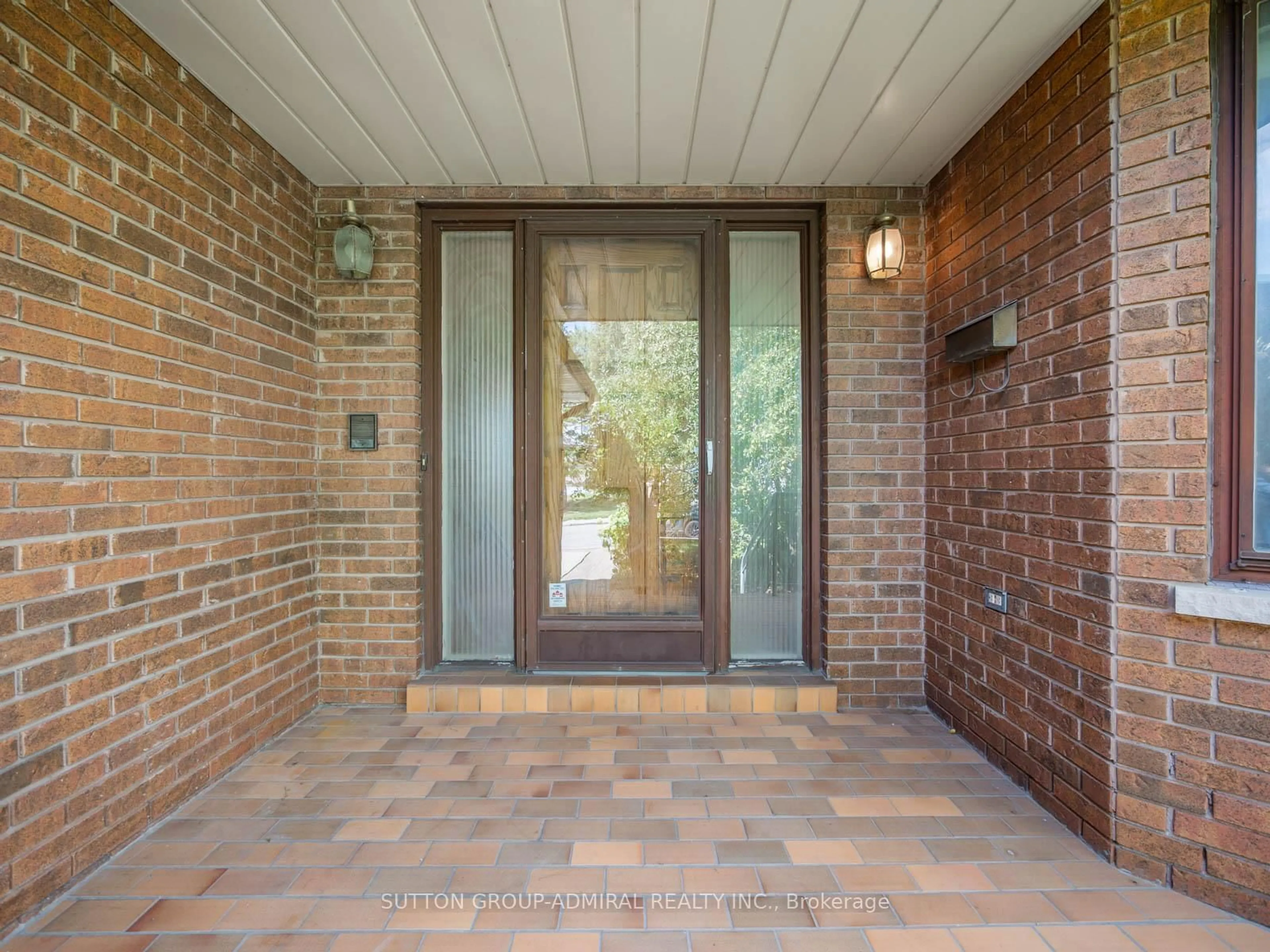 Indoor entryway for 150 Maybourne Ave, Toronto Ontario M1L 2W6