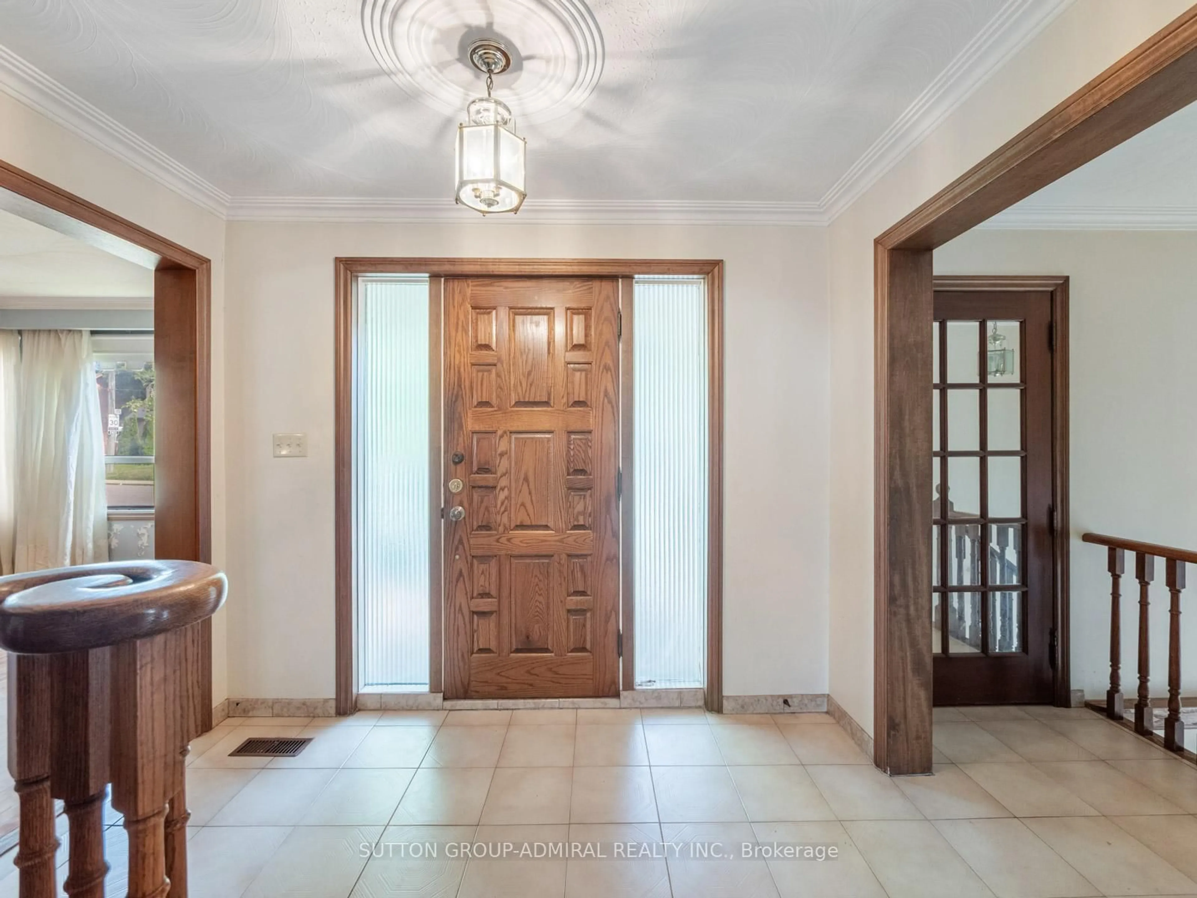 Indoor entryway for 150 Maybourne Ave, Toronto Ontario M1L 2W6