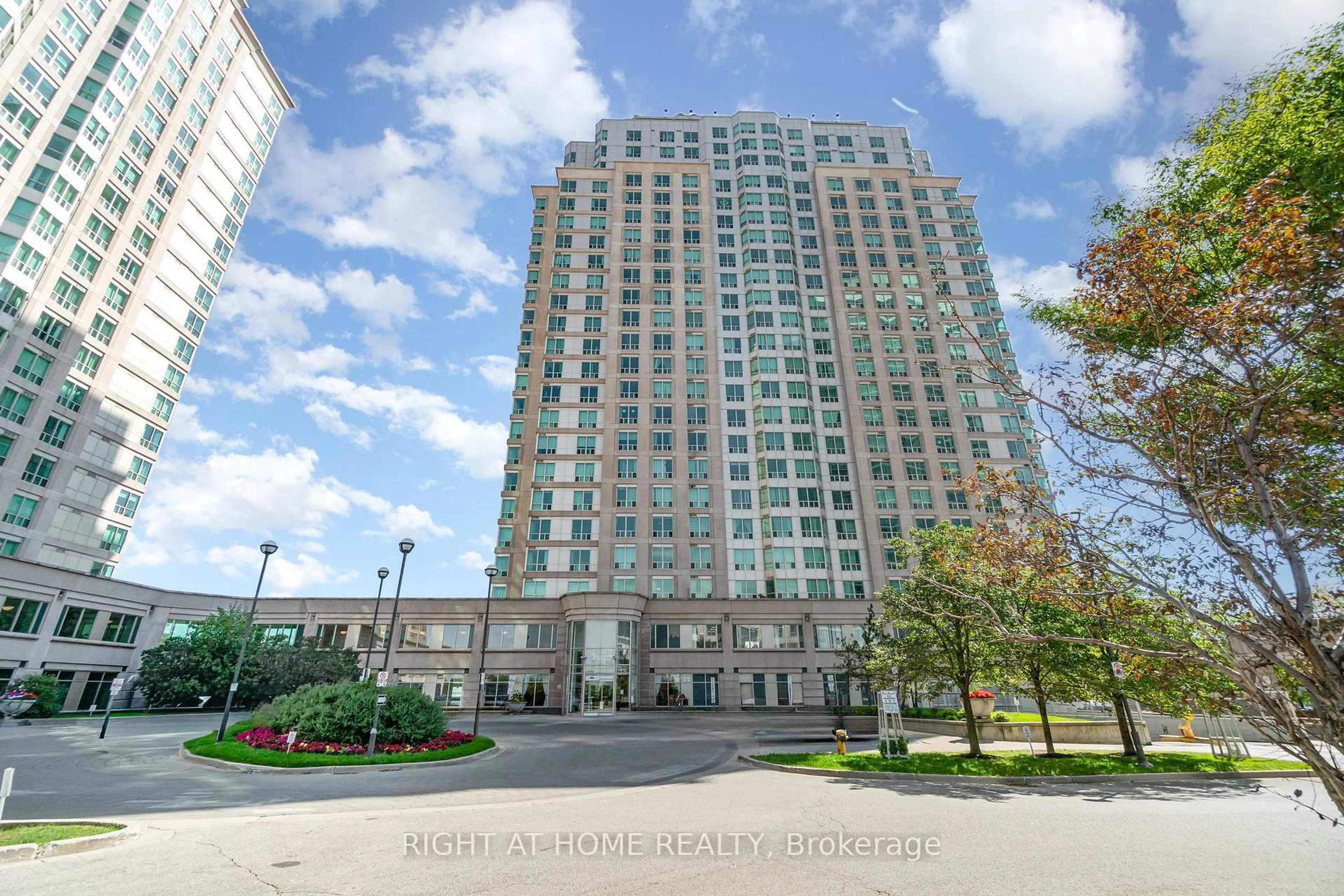 Indoor foyer for 1 Lee Centre Dr #1912, Toronto Ontario M1H 3J2