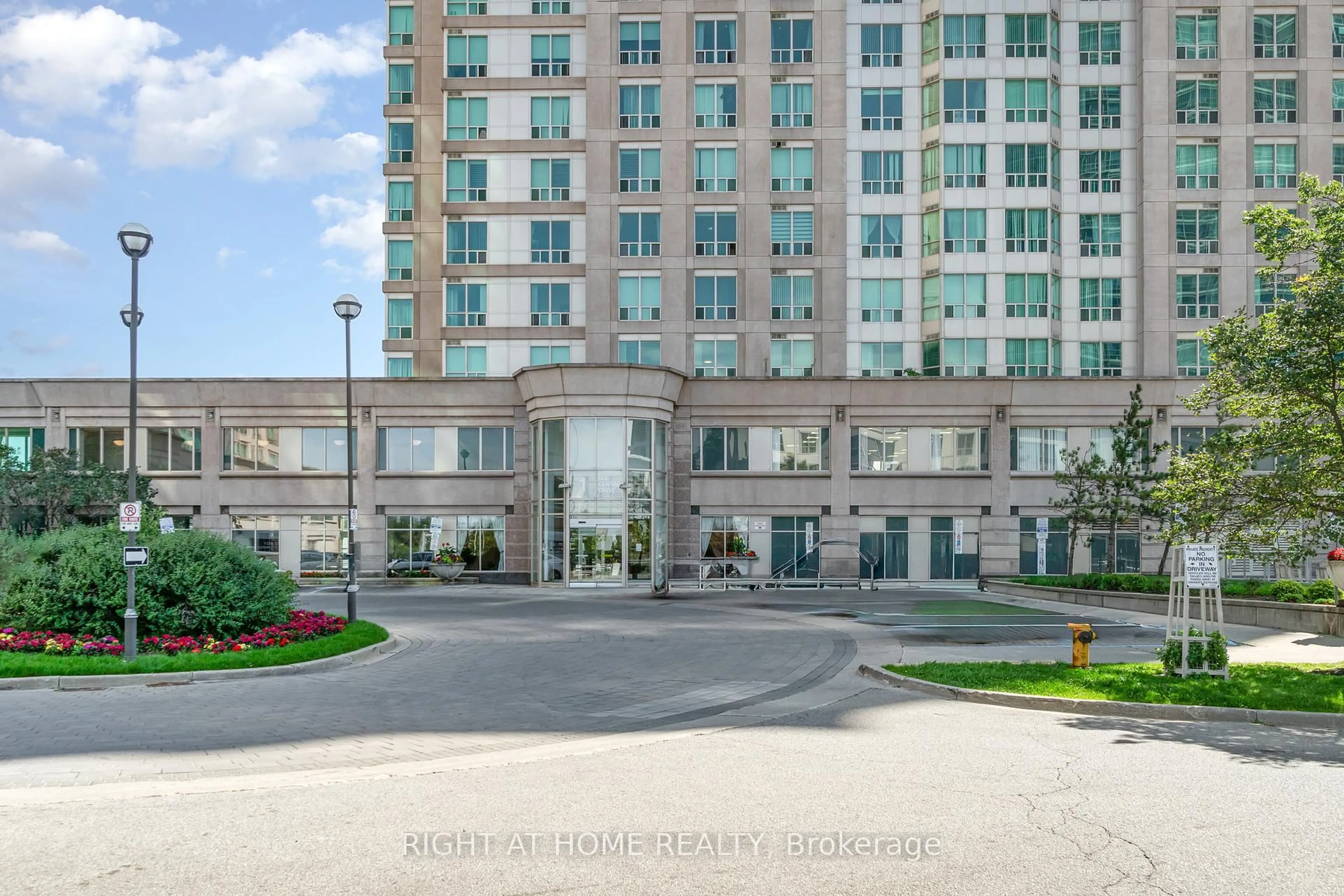 Indoor foyer for 1 Lee Centre Dr #1912, Toronto Ontario M1H 3J2
