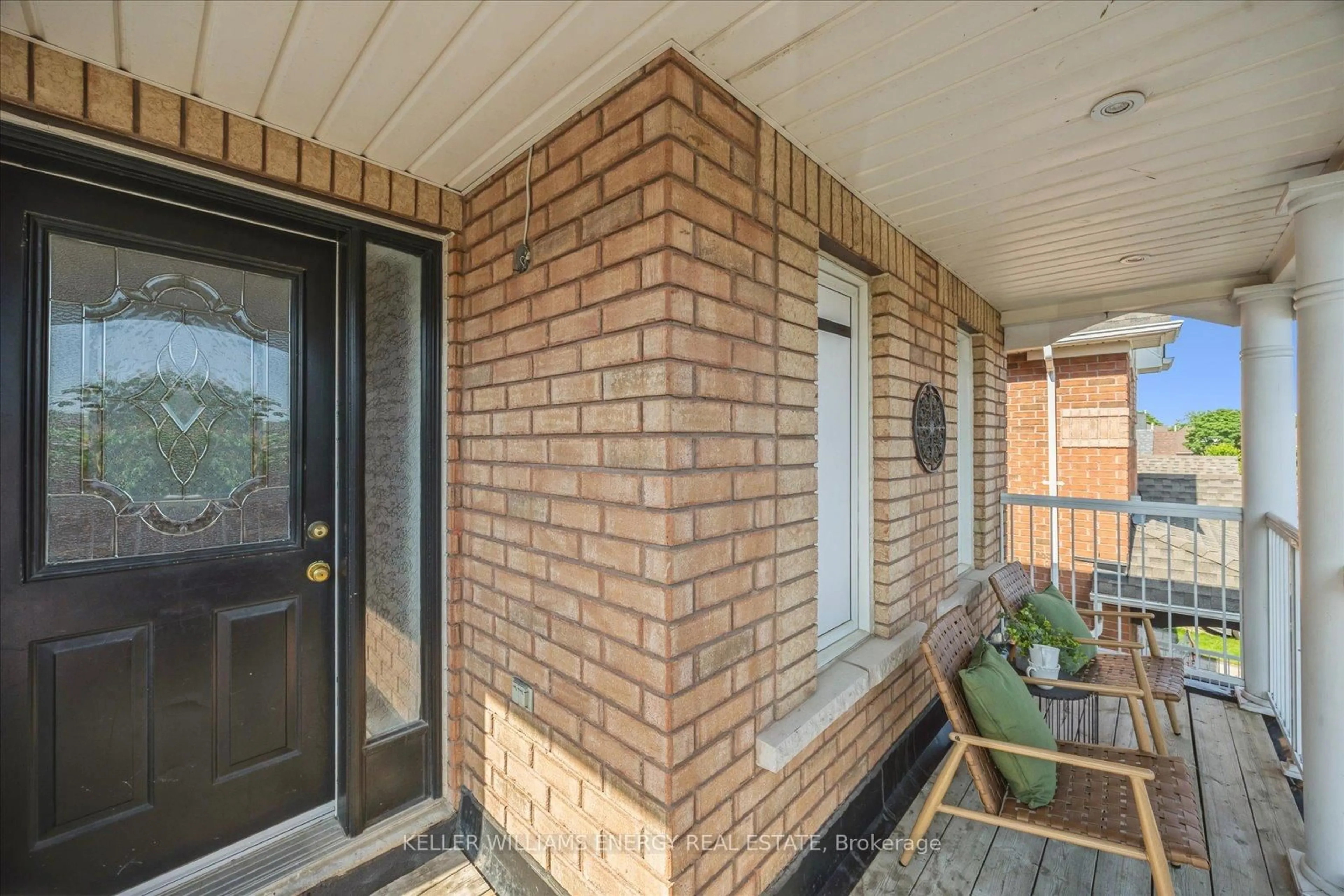 Unknown for 18 Helston Cres, Whitby Ontario L1M 2K3