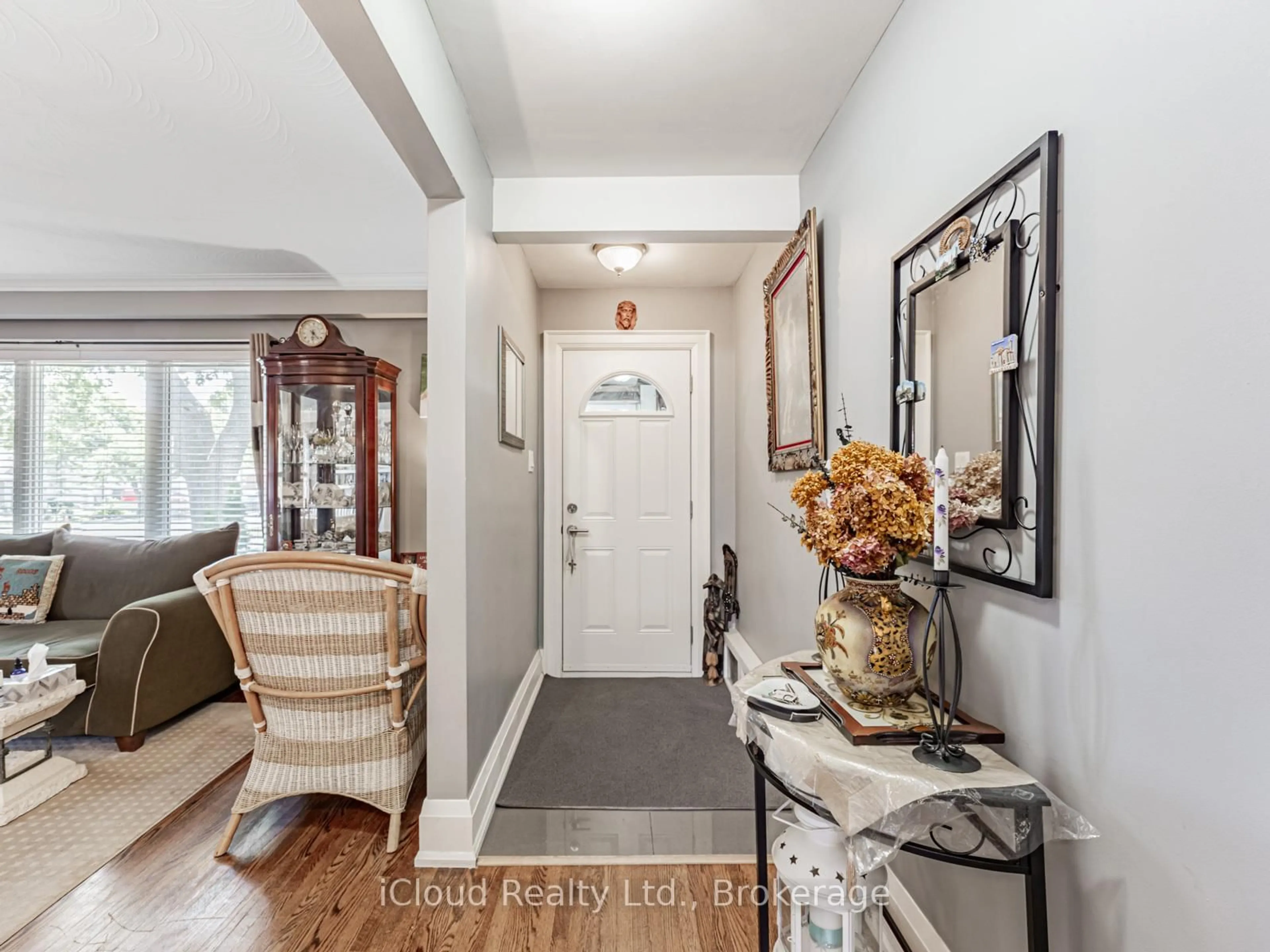Indoor entryway for 58 Janet Blvd, Toronto Ontario M1R 1H6