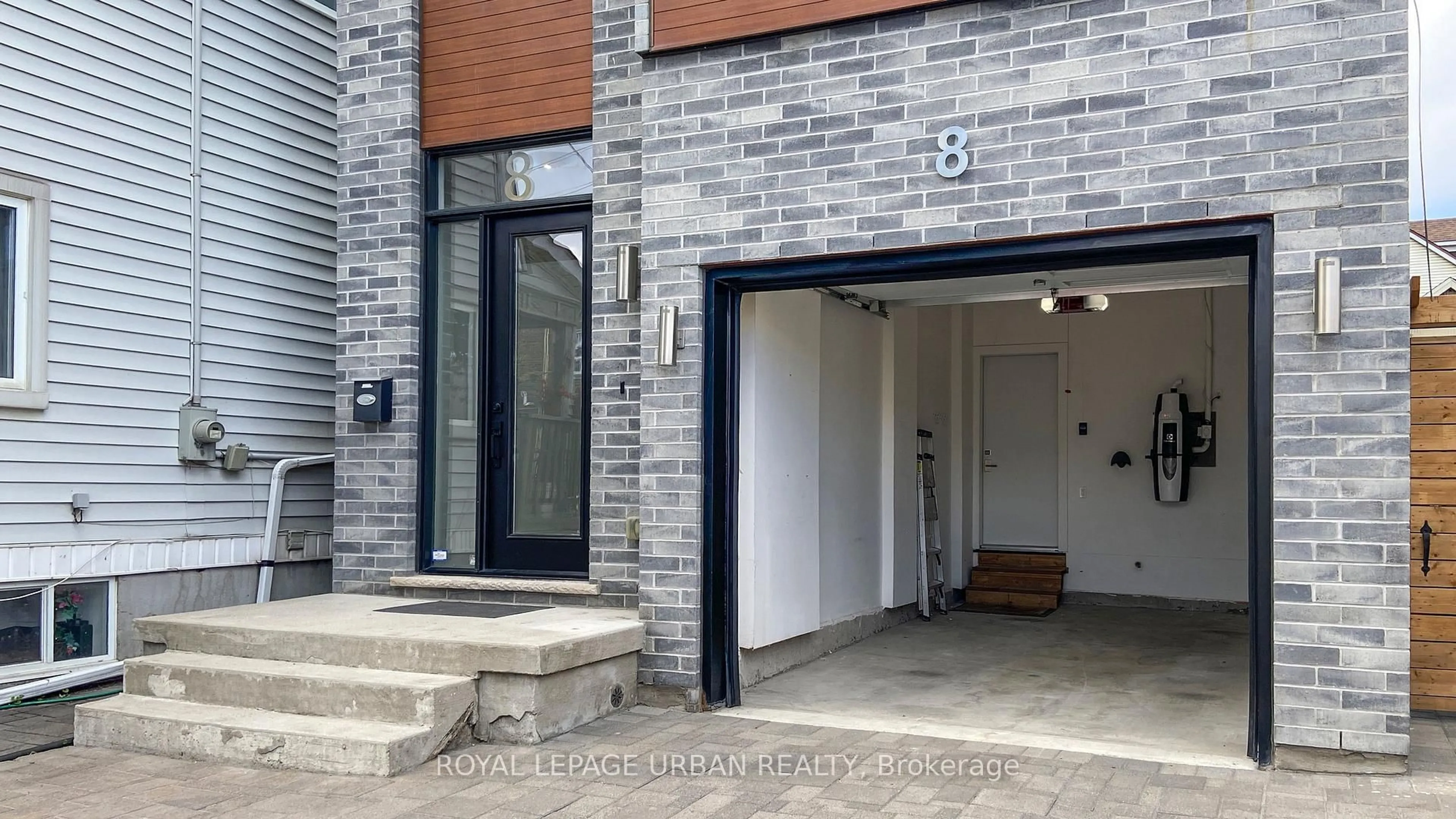Indoor foyer for 8 Gertrude Pl, Toronto Ontario M4J 1R2