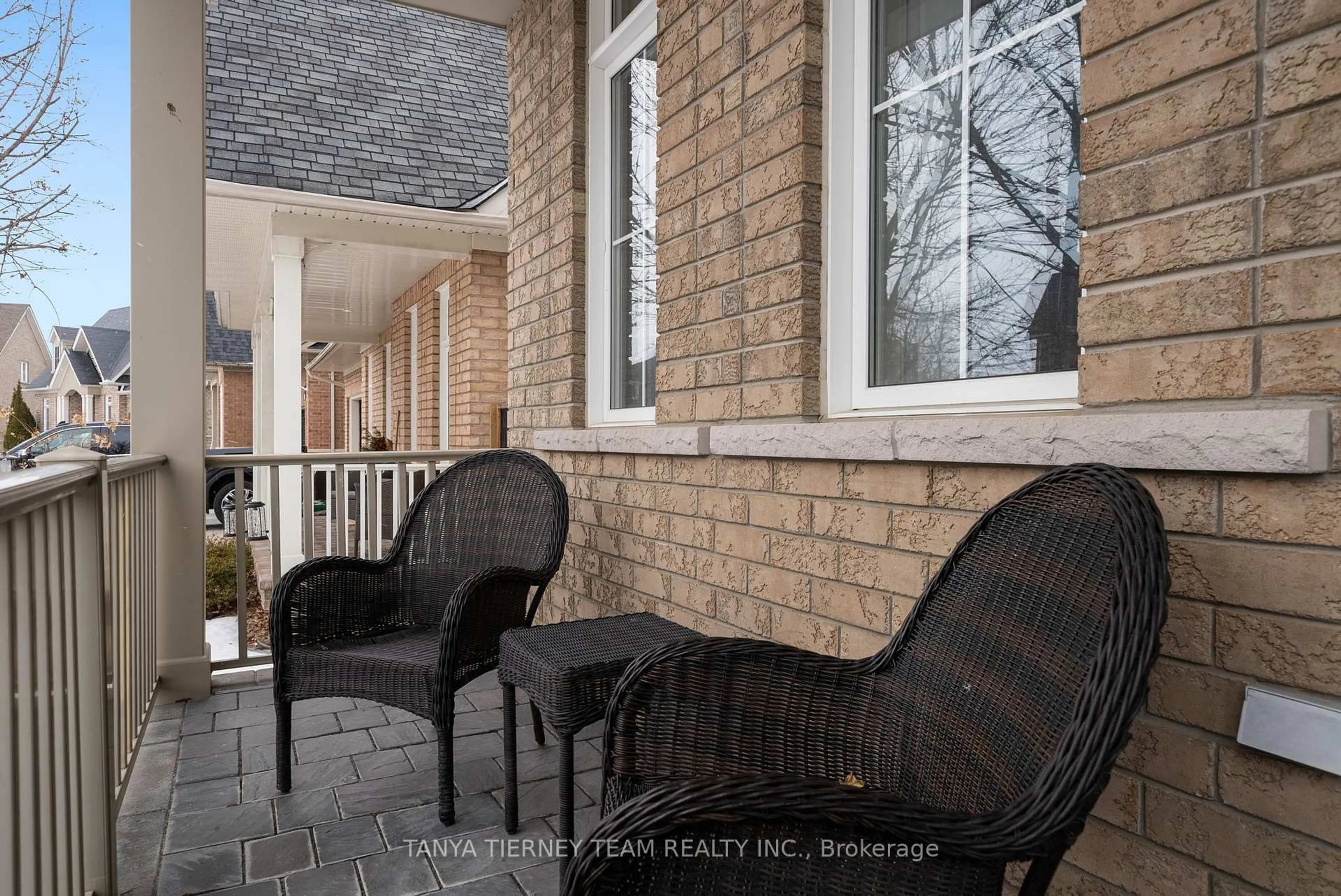 Patio, street for 49 Montana Cres, Whitby Ontario L1M 0G4
