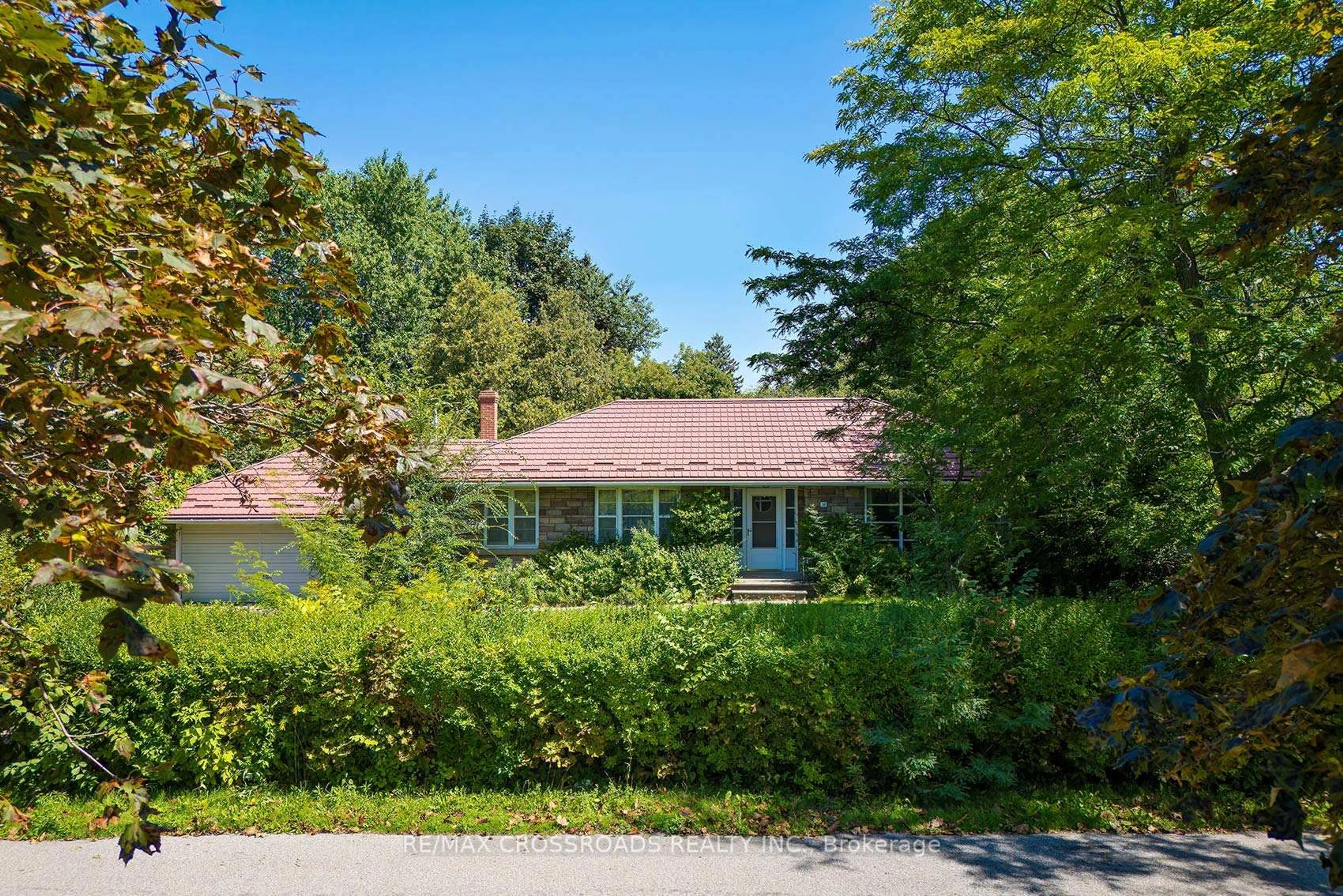 A pic from outside/outdoor area/front of a property/back of a property/a pic from drone, street for 11 Faircroft Blvd, Toronto Ontario M1N 2W9