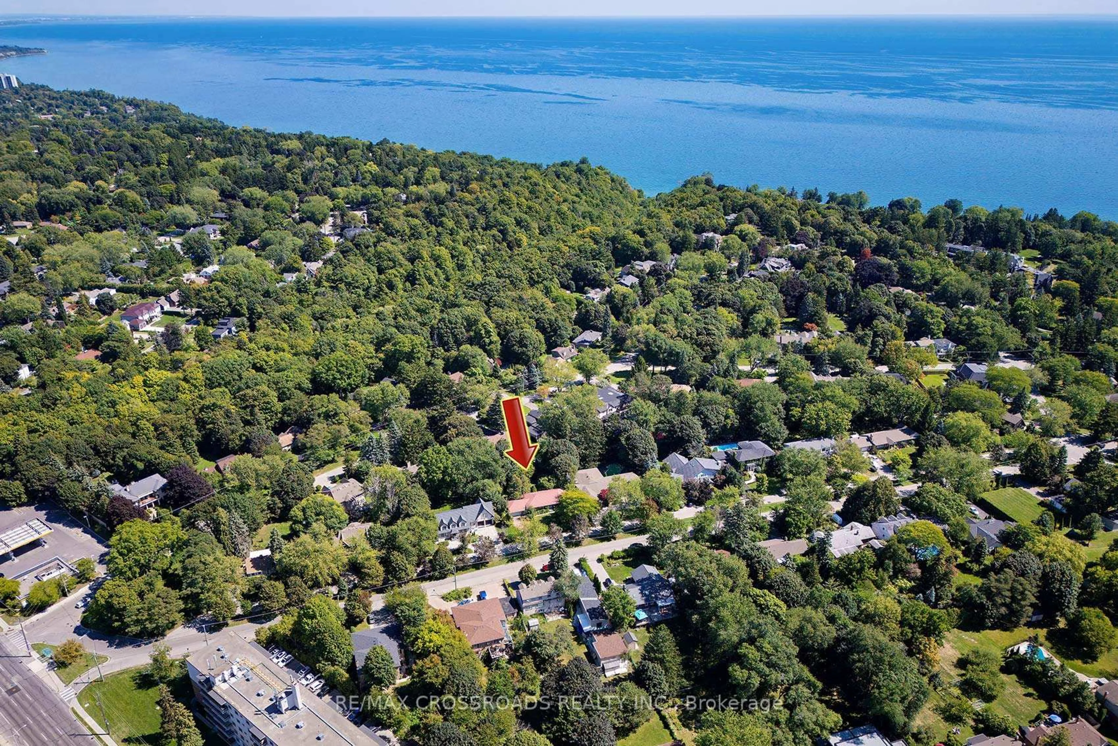 A pic from outside/outdoor area/front of a property/back of a property/a pic from drone, water/lake/river/ocean view for 11 Faircroft Blvd, Toronto Ontario M1N 2W9