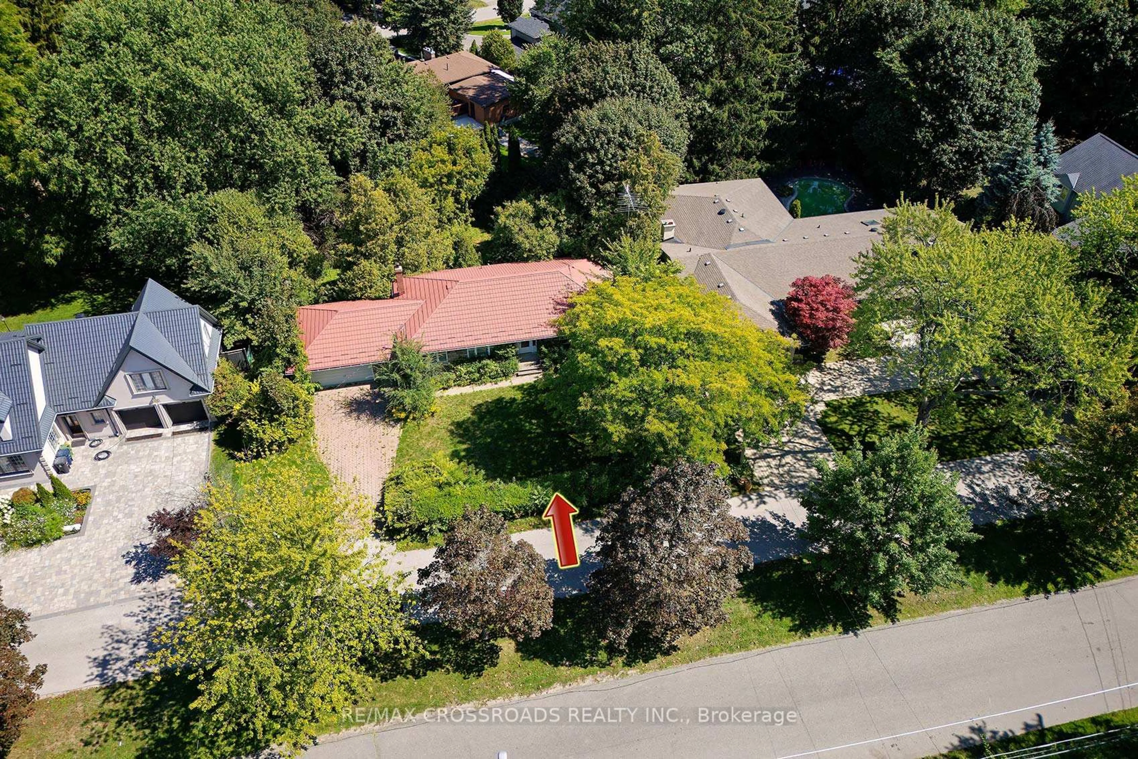 A pic from outside/outdoor area/front of a property/back of a property/a pic from drone, street for 11 Faircroft Blvd, Toronto Ontario M1N 2W9