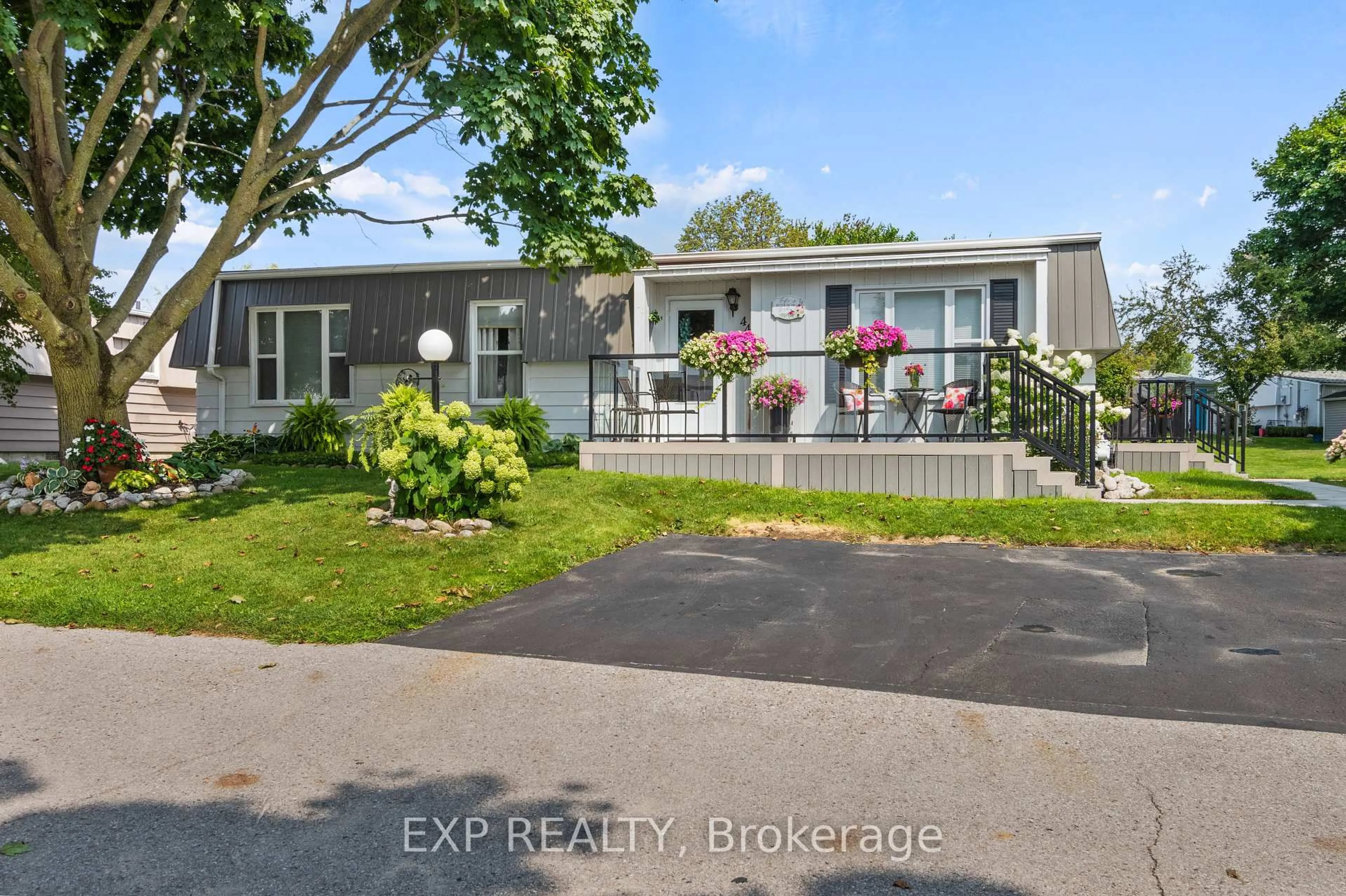 Unknown for 44 Bluffs Rd, Clarington Ontario L1B 1A3