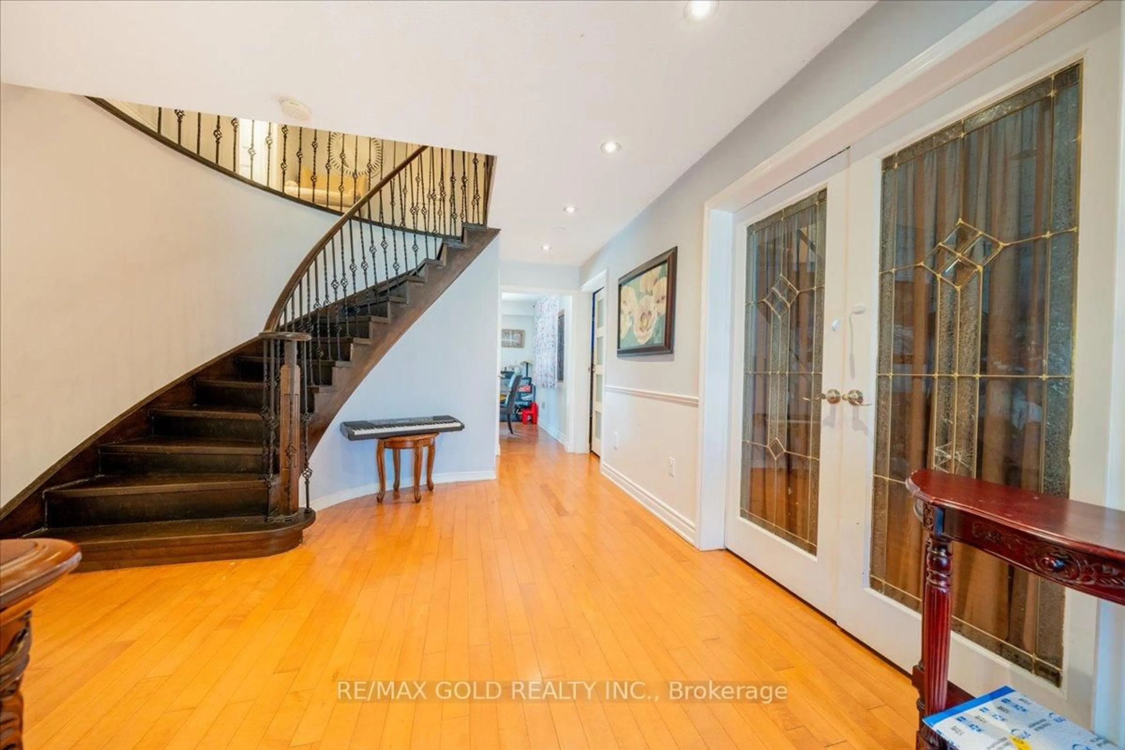 Indoor foyer for 113 Rollo Dr, Ajax Ontario L1S 7C1