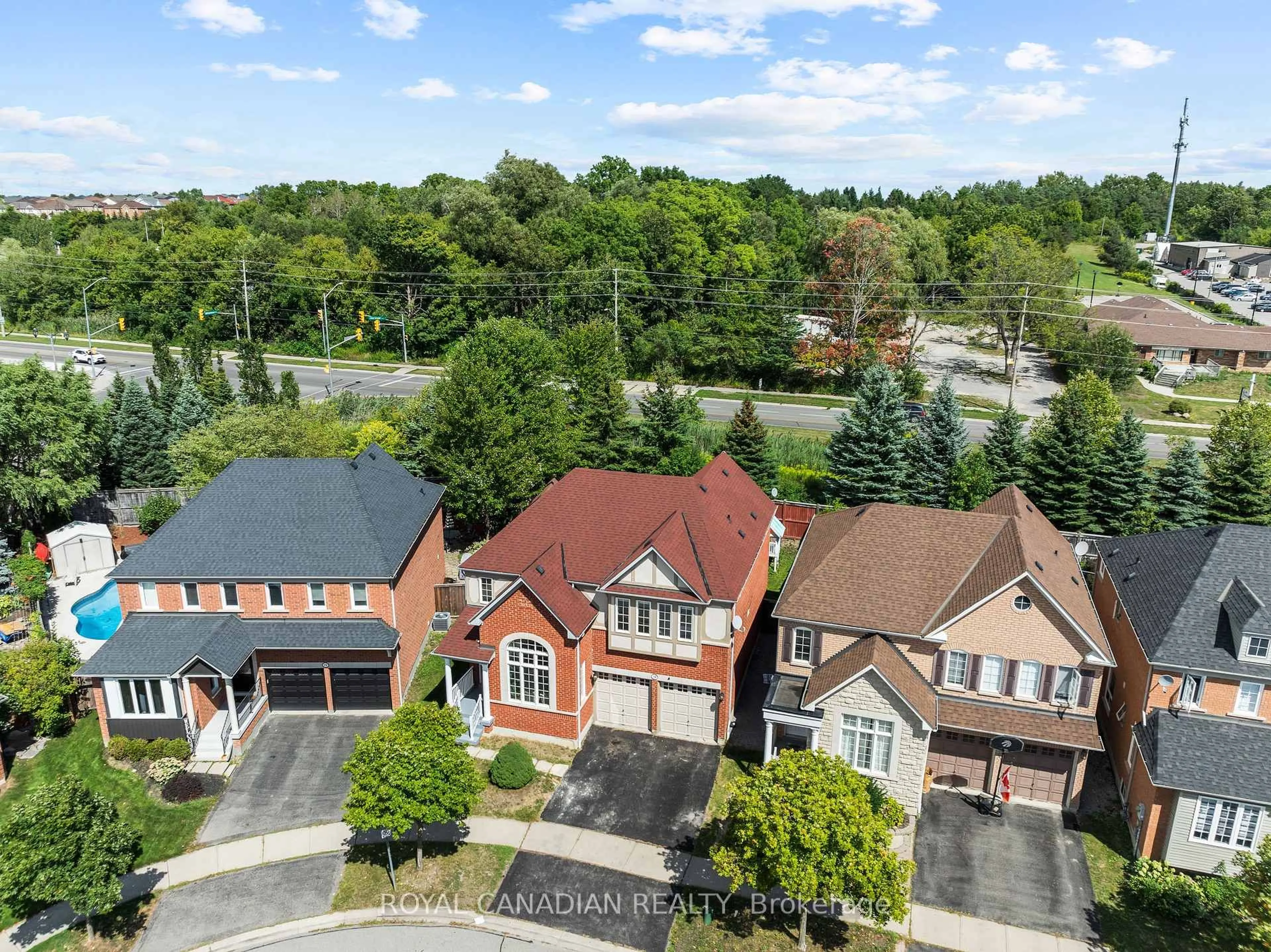 A pic from outside/outdoor area/front of a property/back of a property/a pic from drone, street for 70 Morland Cres, Ajax Ontario L1T 4P5