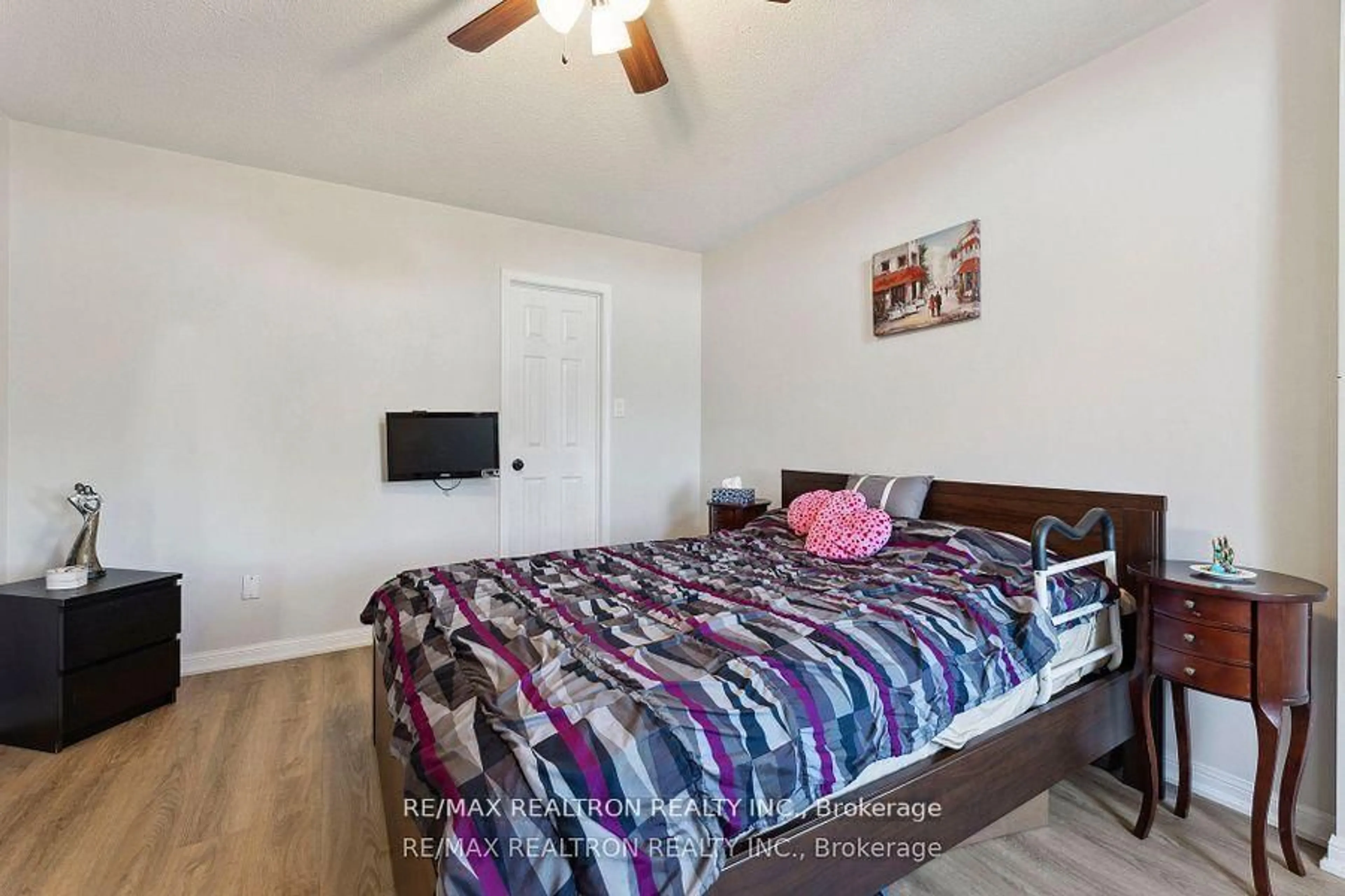 A pic of a room for 70 Padfield Dr, Clarington Ontario L1C 5E7
