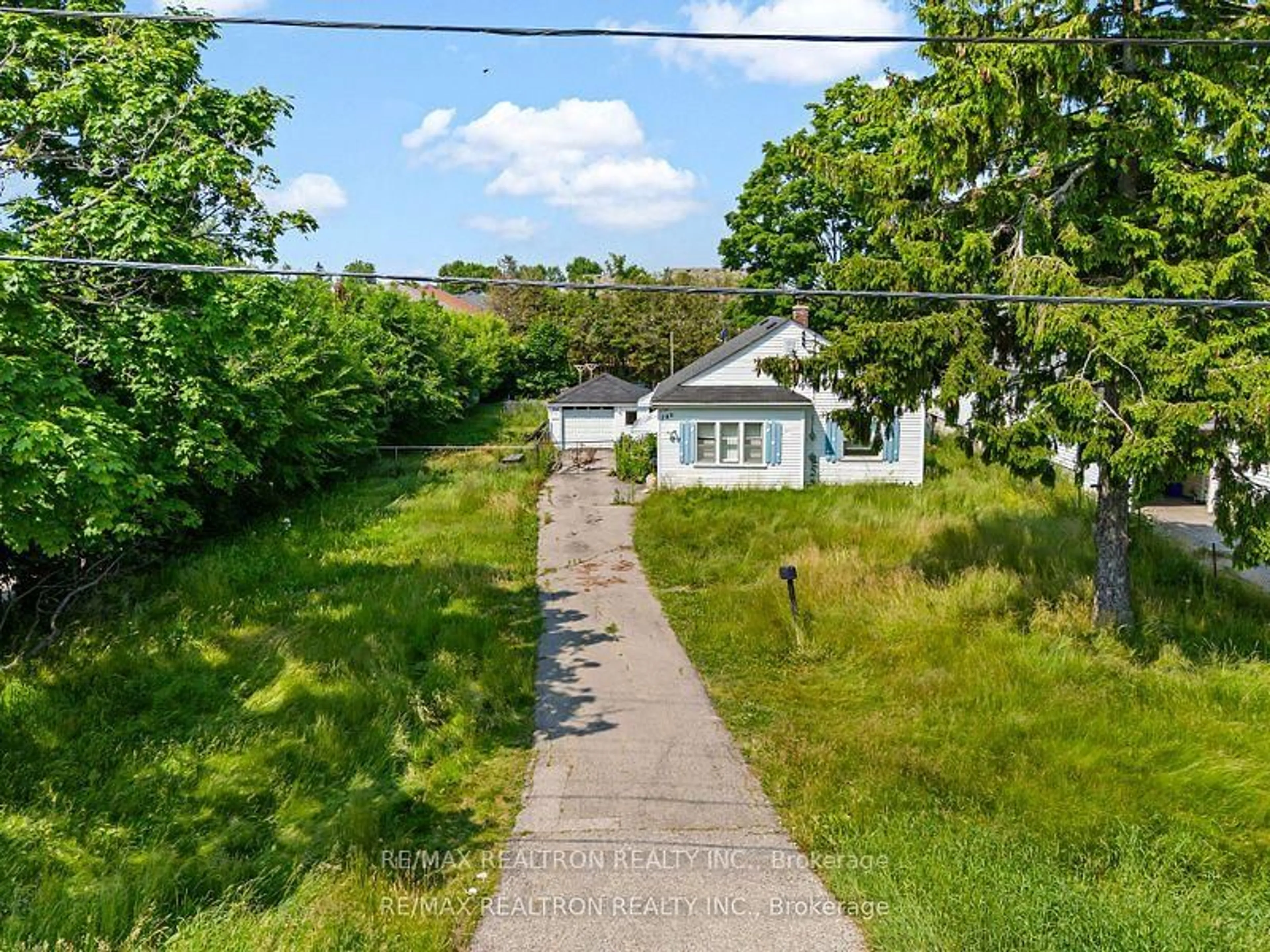 A pic from outside/outdoor area/front of a property/back of a property/a pic from drone, street for 780 Liverpool Rd, Pickering Ontario L1W 1S1
