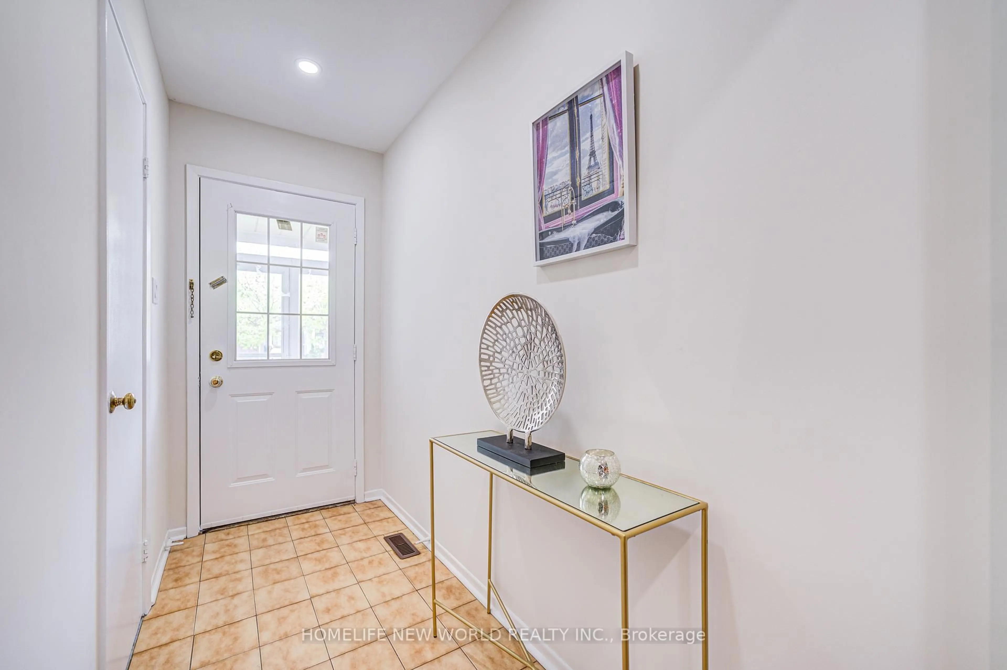 Indoor entryway for 27 Massie St, Toronto Ontario M1S 3Z7