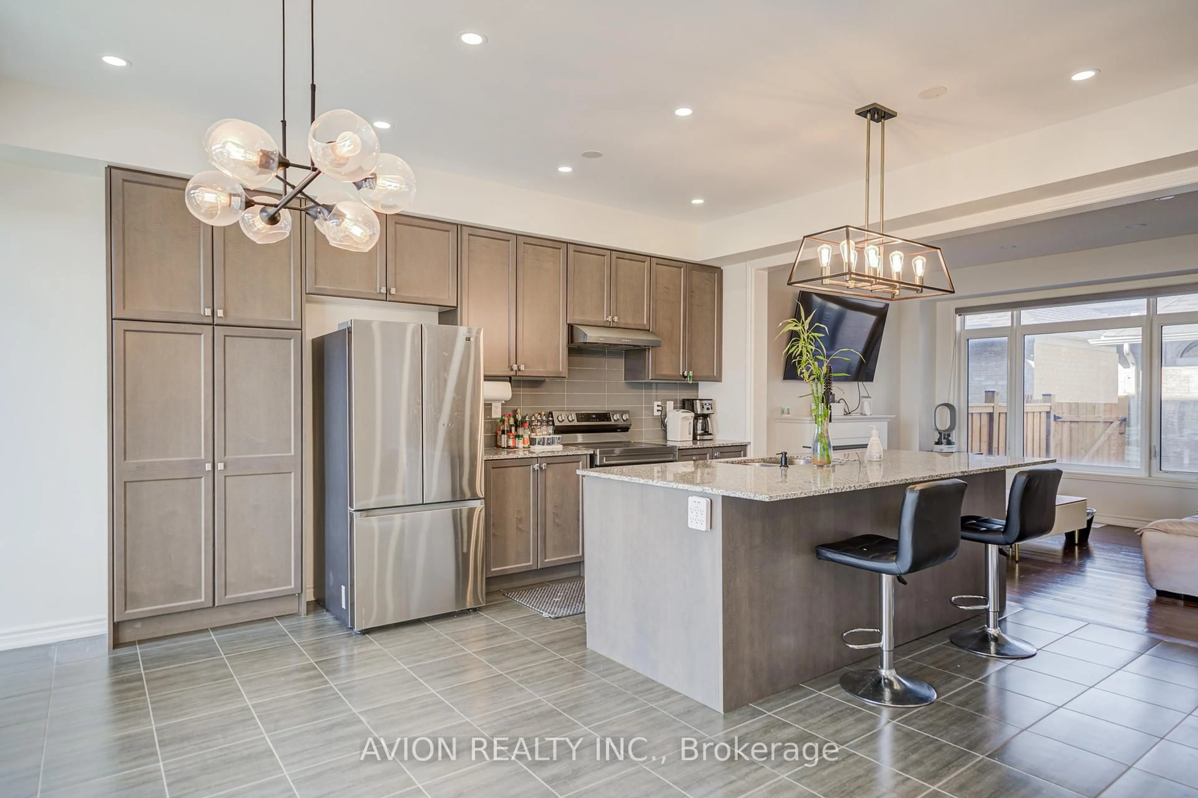 Open concept kitchen, ceramic/tile floor for 261 Coronation Rd, Whitby Ontario L1P 0H8
