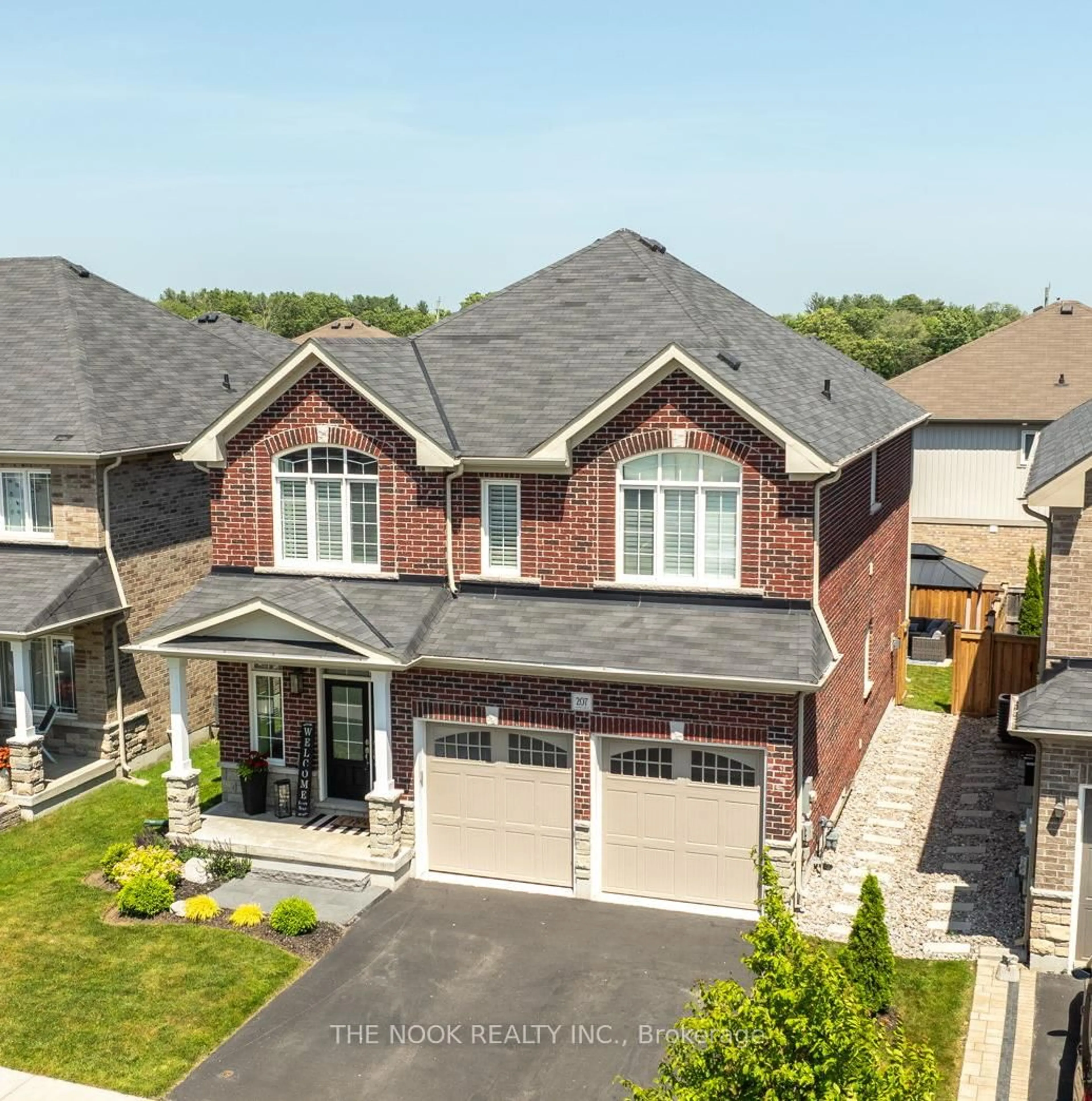 A pic from outside/outdoor area/front of a property/back of a property/a pic from drone, street for 207 Crombie St, Clarington Ontario L1C 0T8