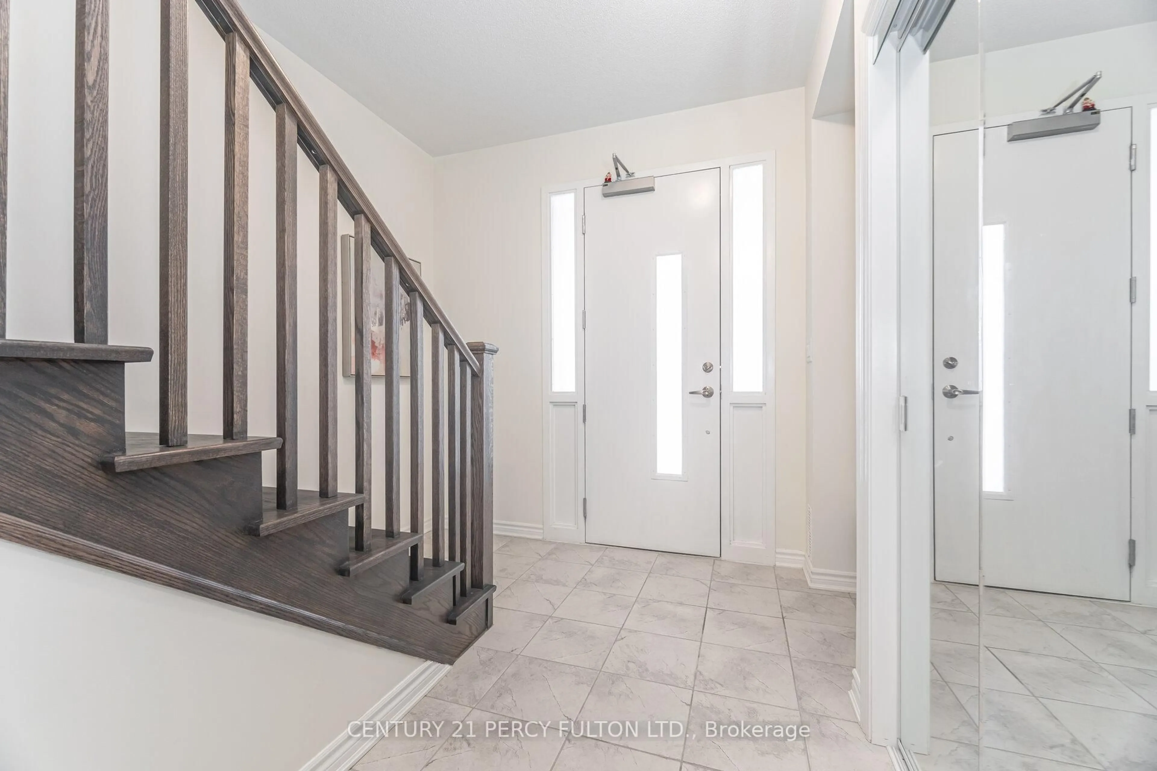Indoor entryway for 1034 Reflection Pl #510, Pickering Ontario L1X 0L1