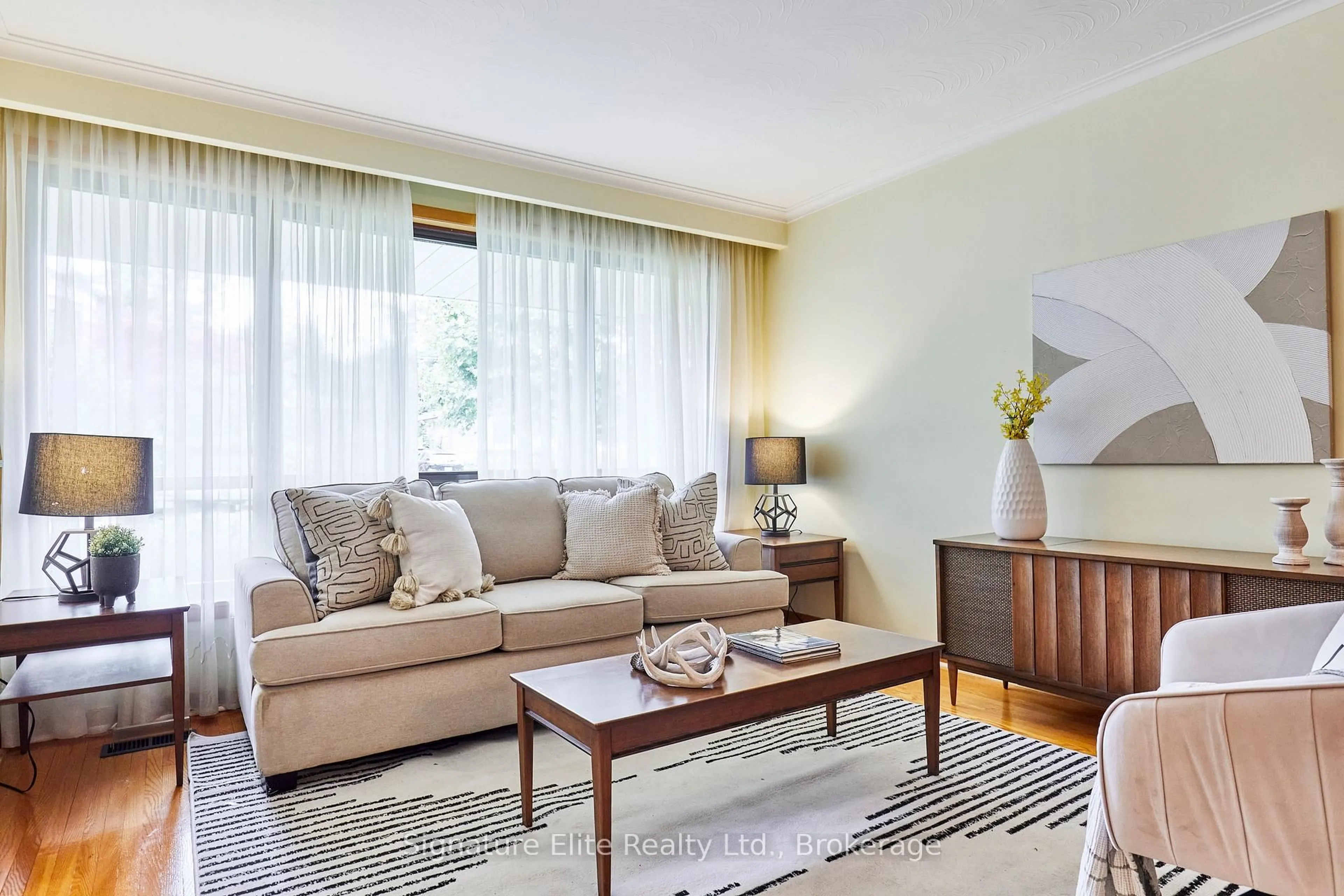 Living room with furniture, unknown for 71 Eastville Ave, Toronto Ontario M1M 2N8