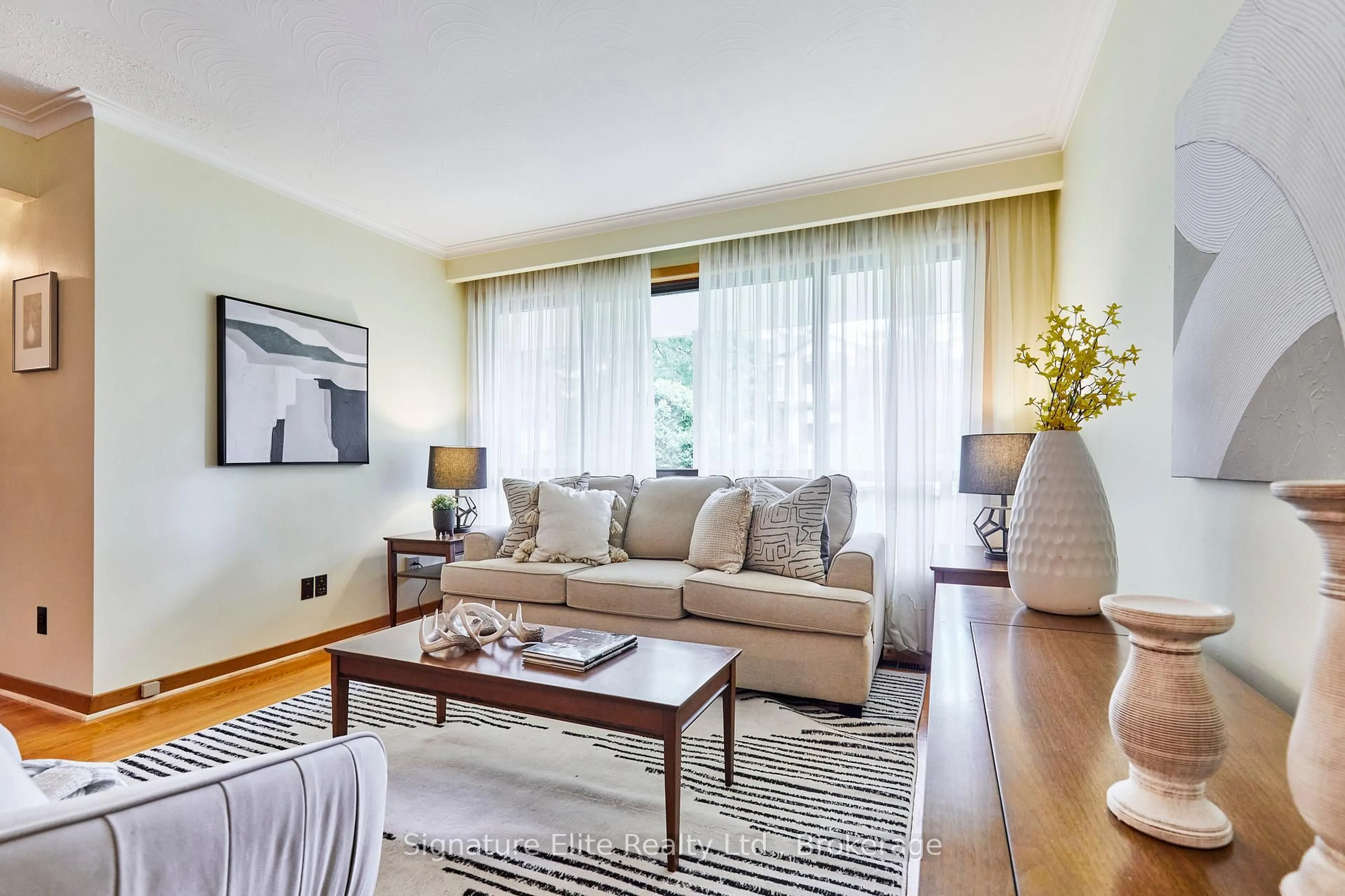 Living room with furniture, unknown for 71 Eastville Ave, Toronto Ontario M1M 2N8
