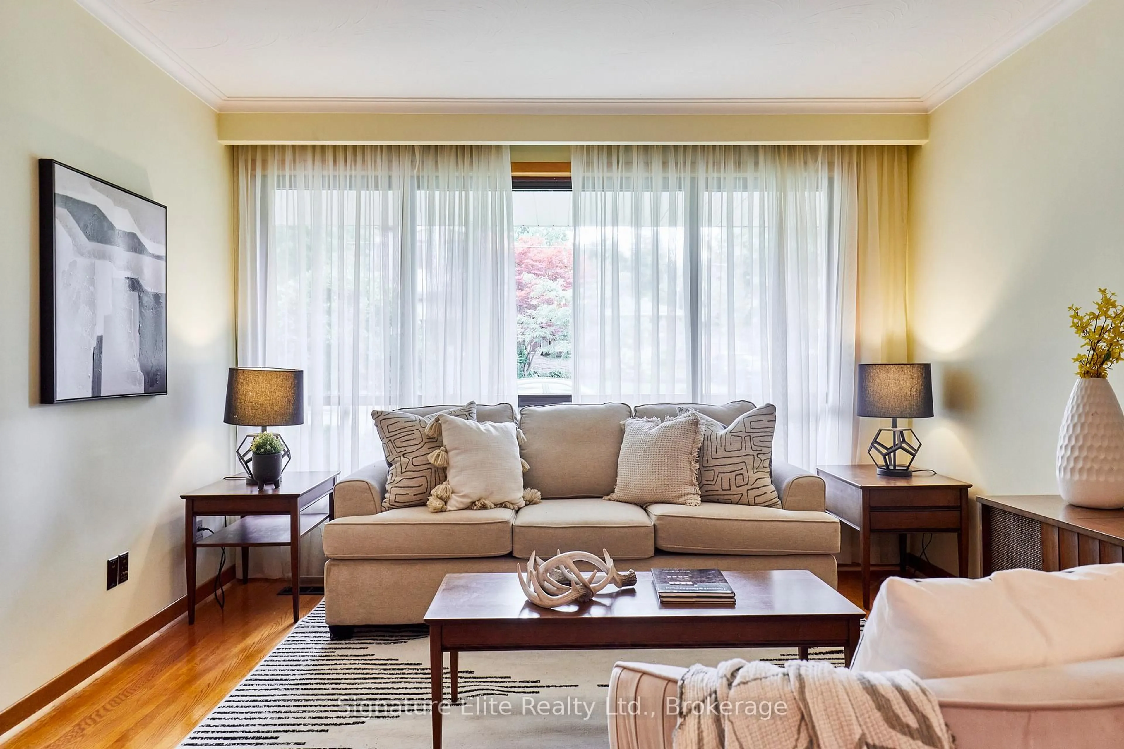 Living room with furniture, unknown for 71 Eastville Ave, Toronto Ontario M1M 2N8