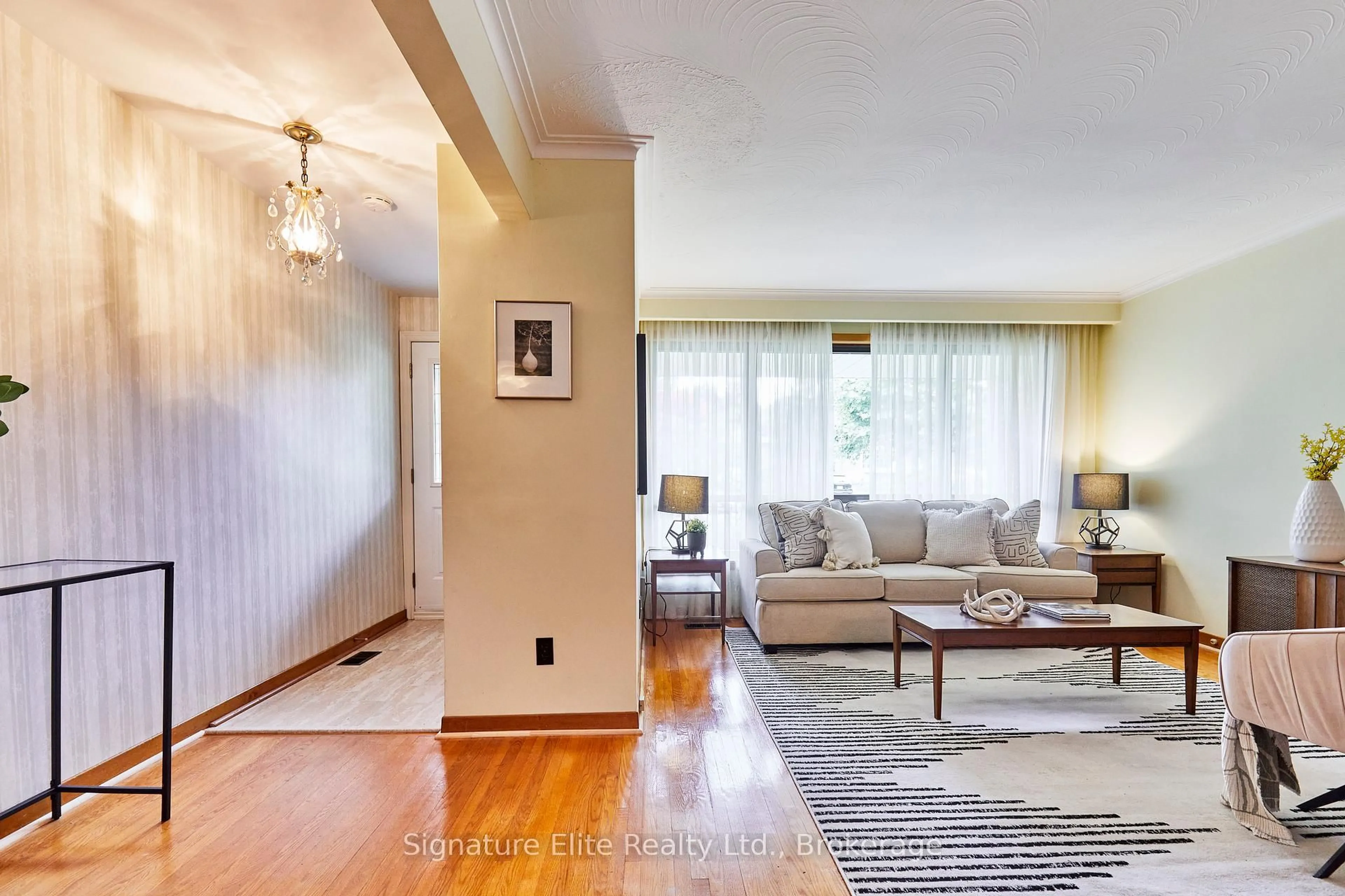 Living room with furniture, unknown for 71 Eastville Ave, Toronto Ontario M1M 2N8