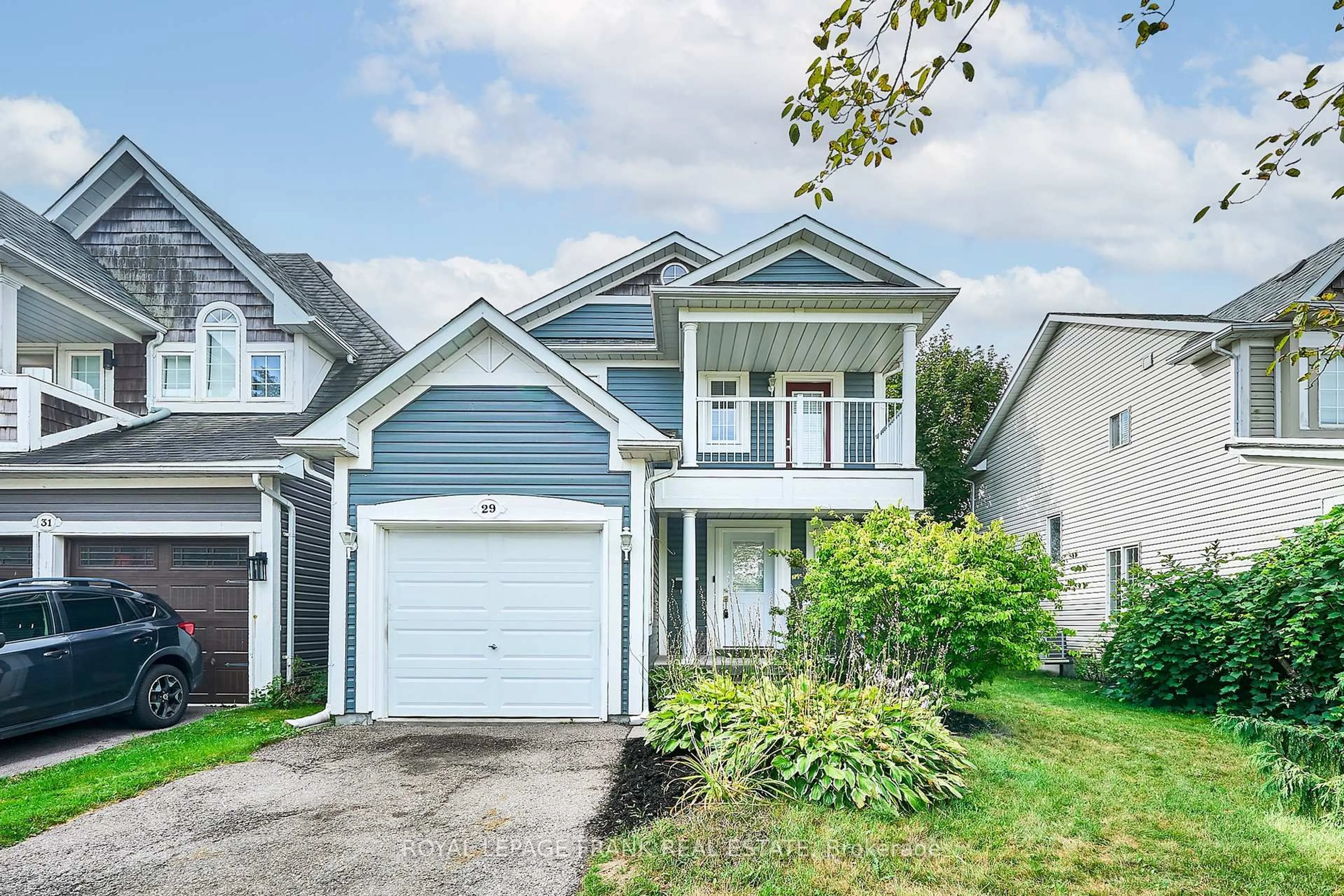 Home with vinyl exterior material, street for 29 Carveth Cres, Clarington Ontario L1B 1N3