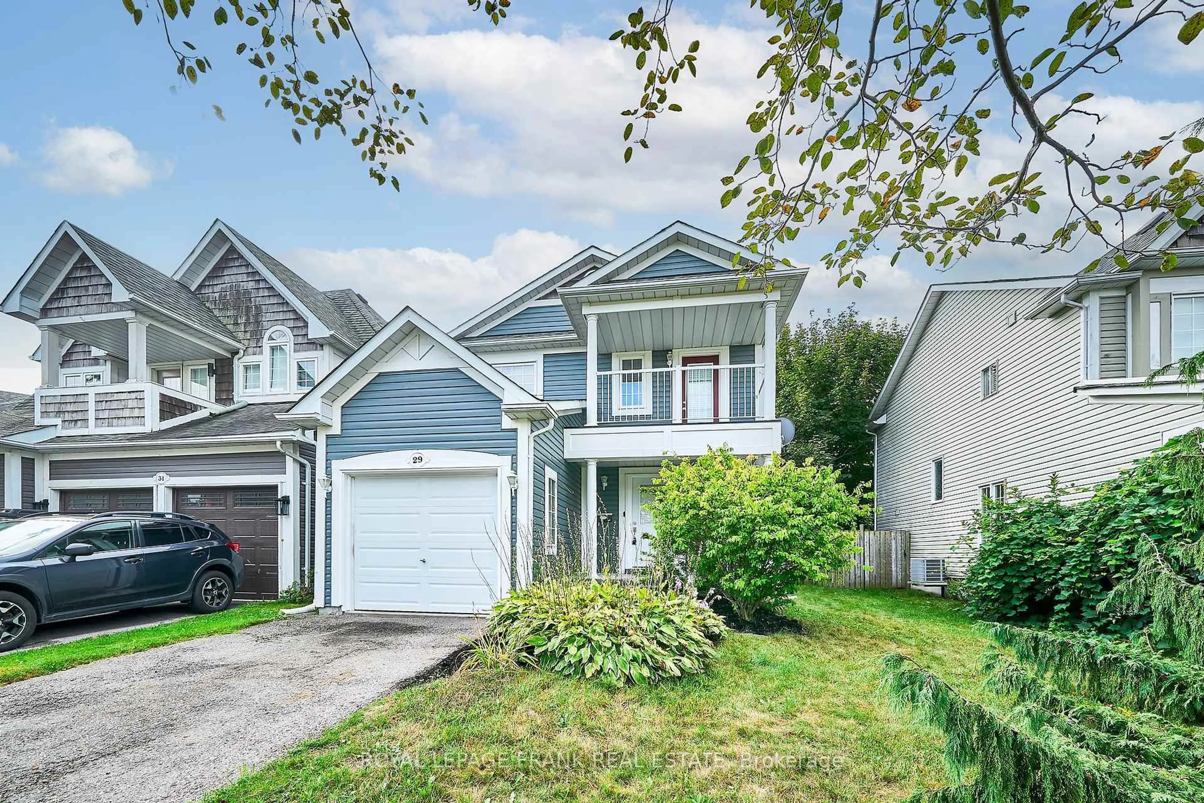 Home with vinyl exterior material, street for 29 Carveth Cres, Clarington Ontario L1B 1N3
