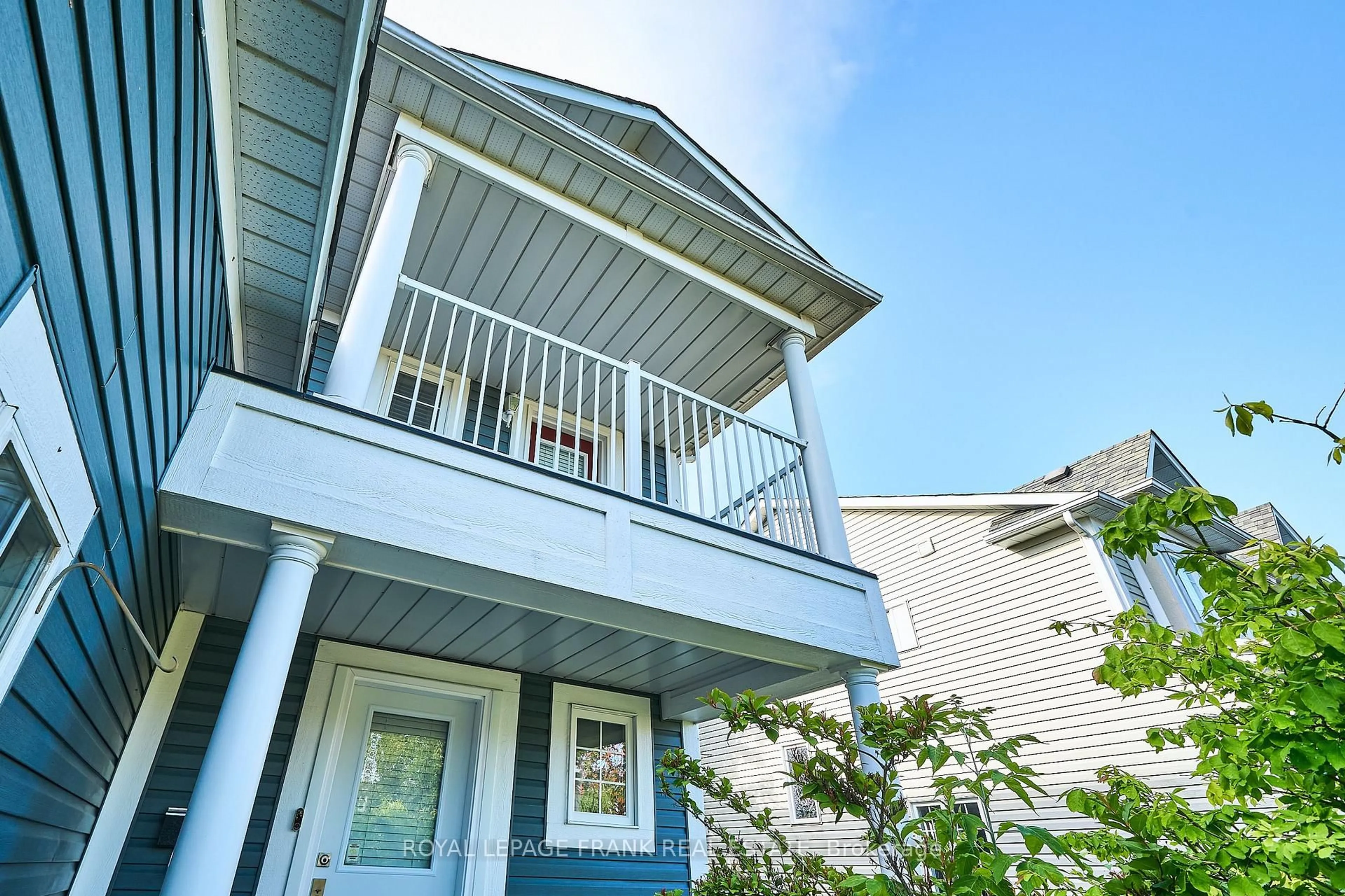 Home with vinyl exterior material, street for 29 Carveth Cres, Clarington Ontario L1B 1N3
