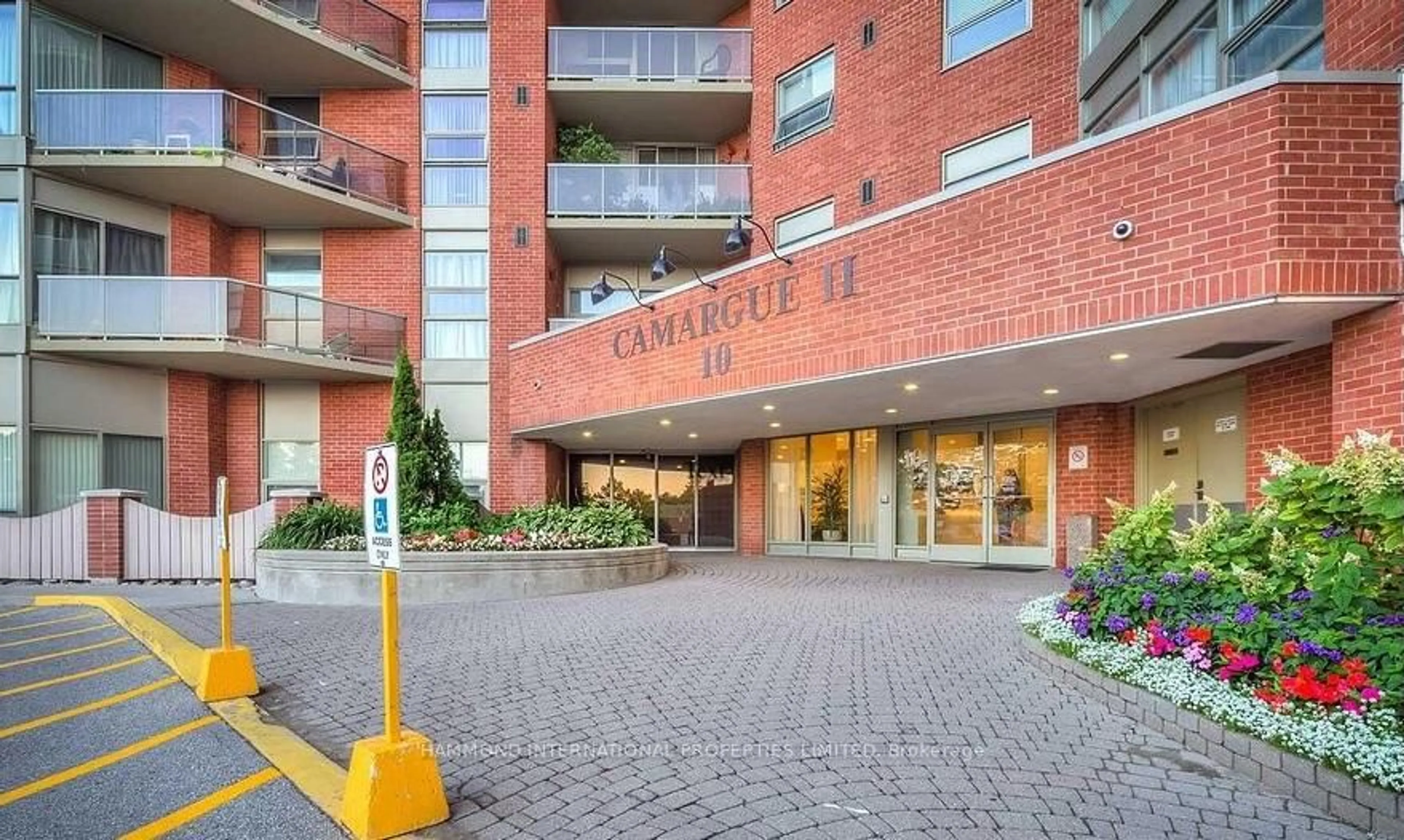 Indoor foyer for 10 Dean Park Rd #416, Toronto Ontario M1B 3G8