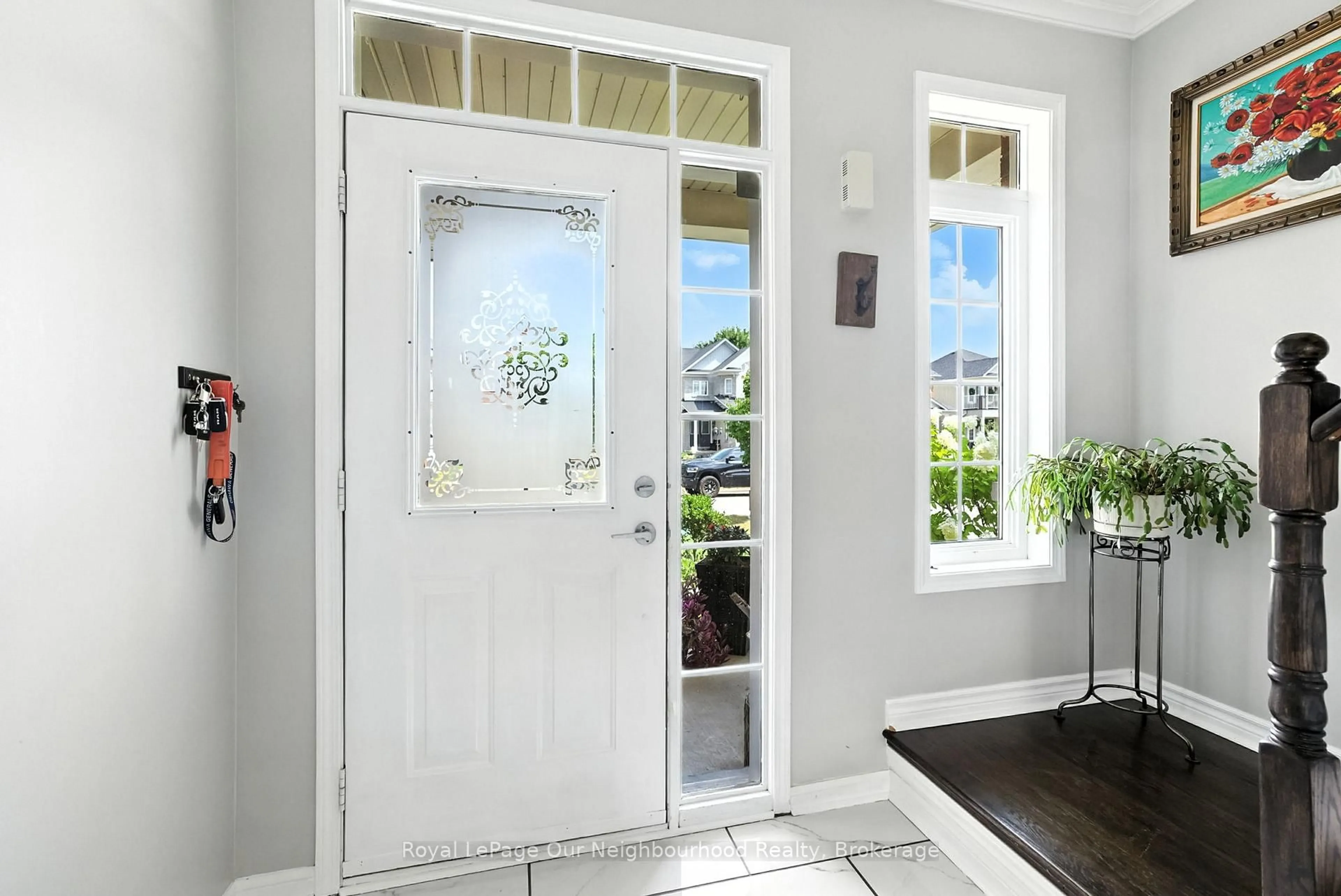 Indoor entryway for 1674 Sherbrook Dr, Oshawa Ontario L1K 2X3